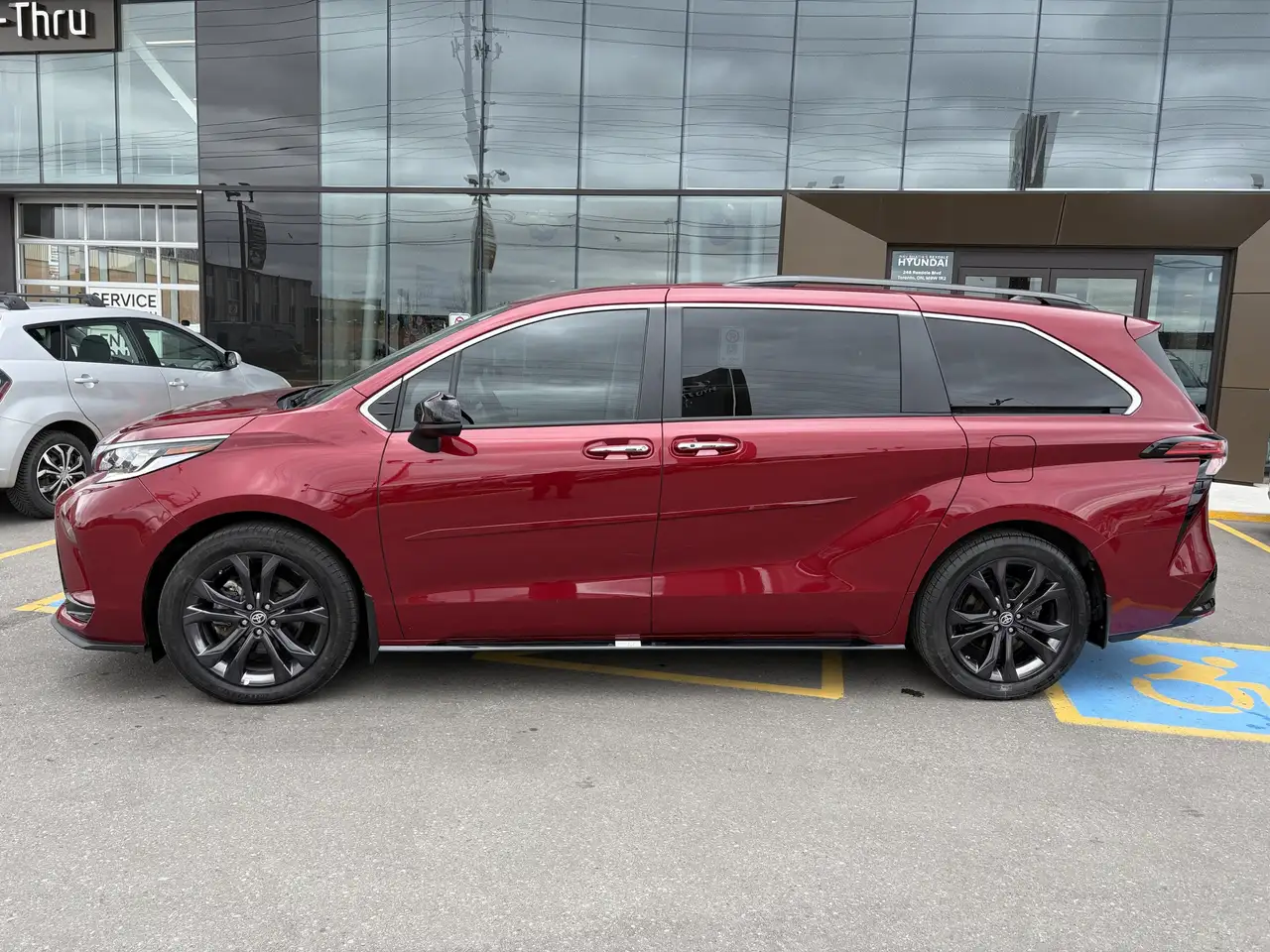 Toyota Sienna снимка Toyota Sienna