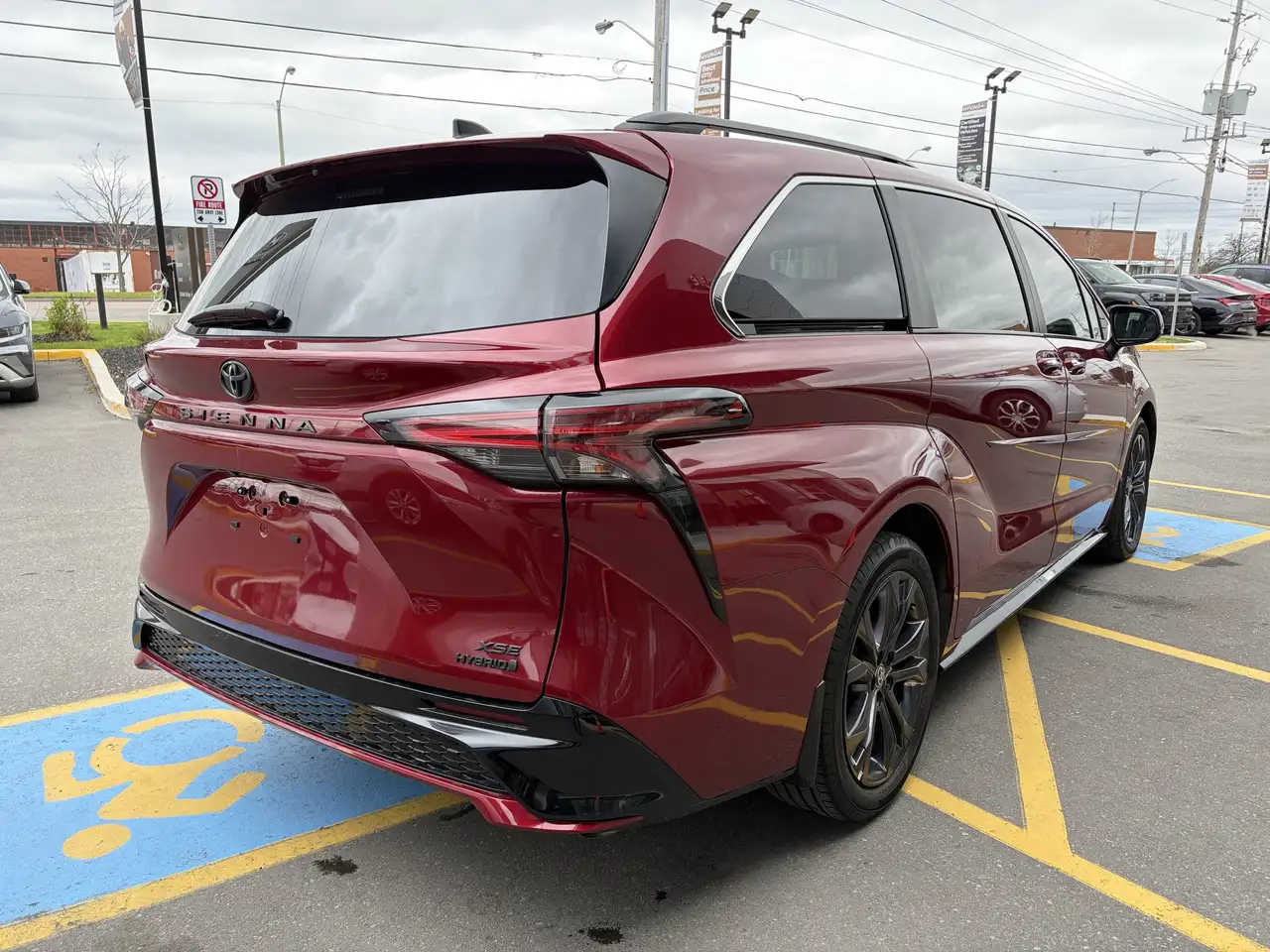 Toyota Sienna снимка Toyota Sienna