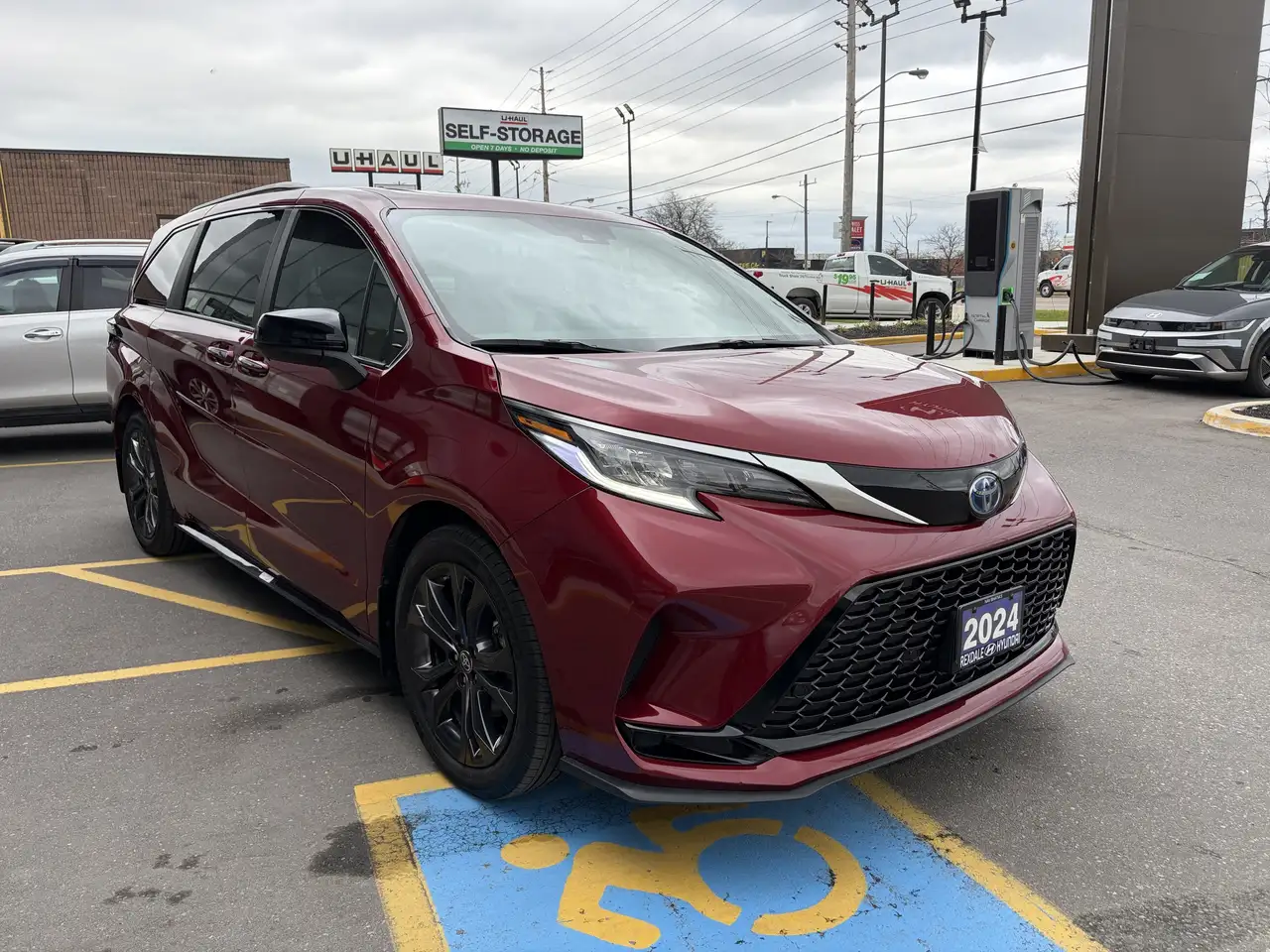 Toyota Sienna снимка Toyota Sienna