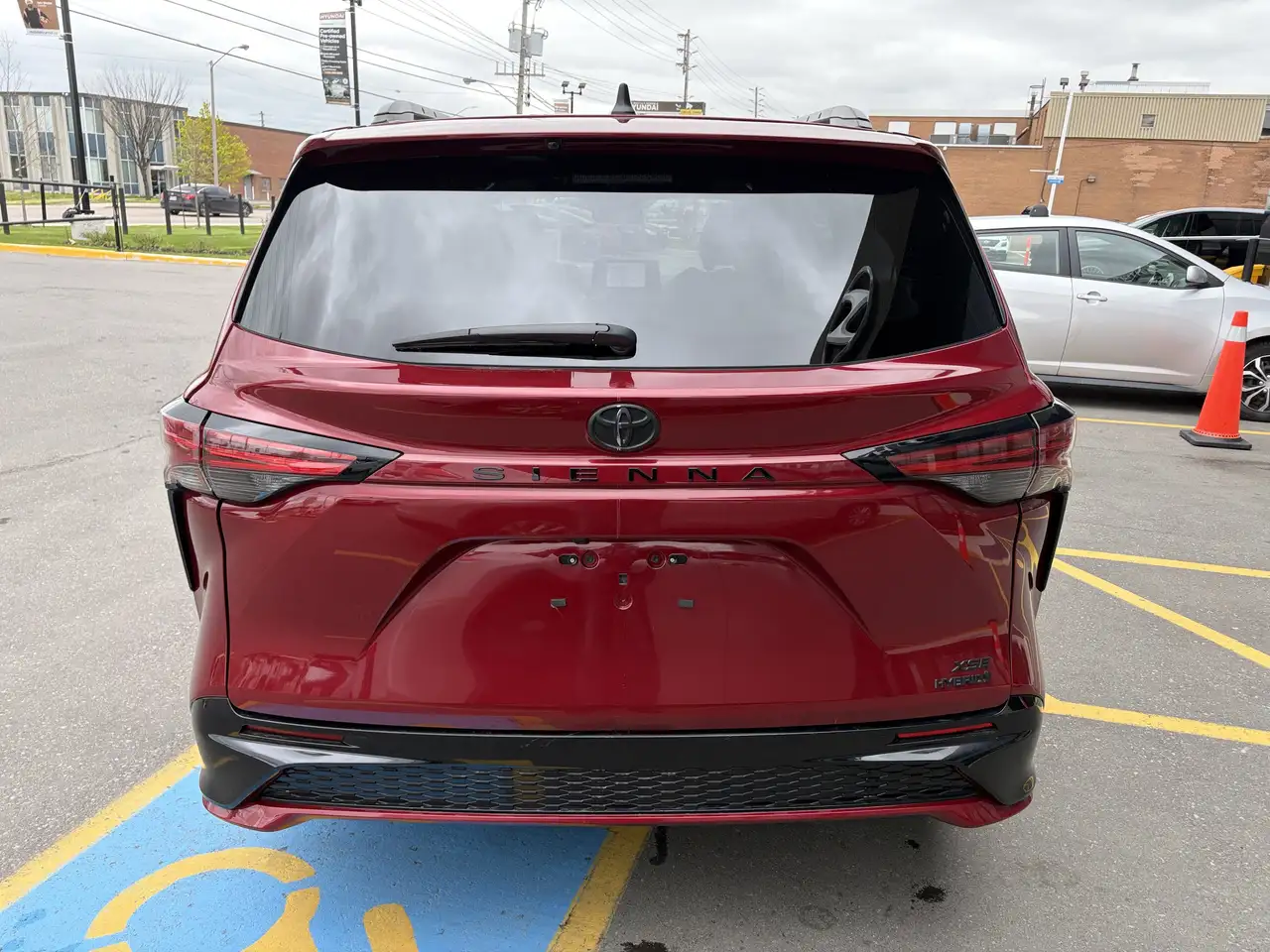 Toyota Sienna снимка Toyota Sienna