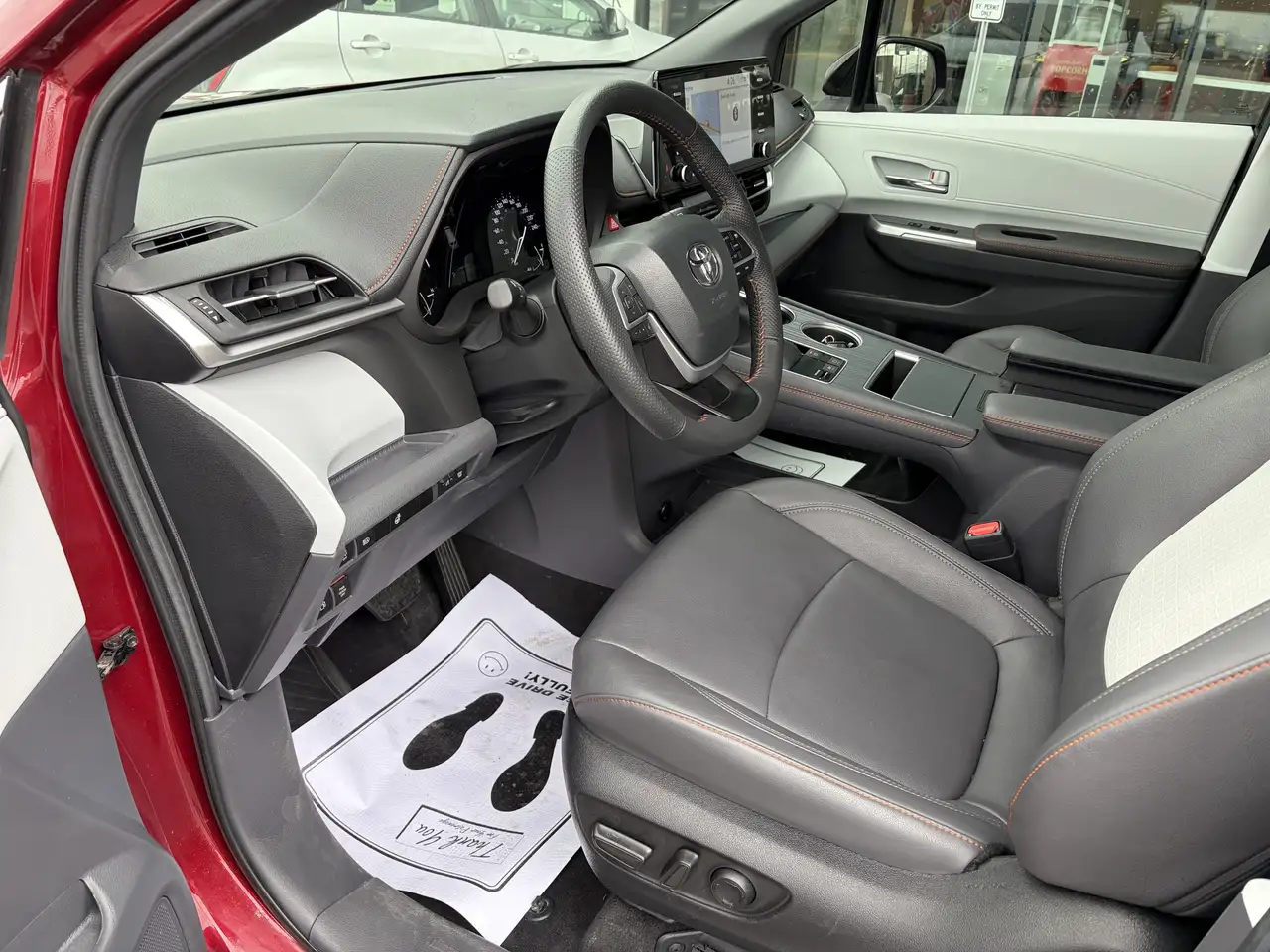Toyota Sienna снимка Toyota Sienna