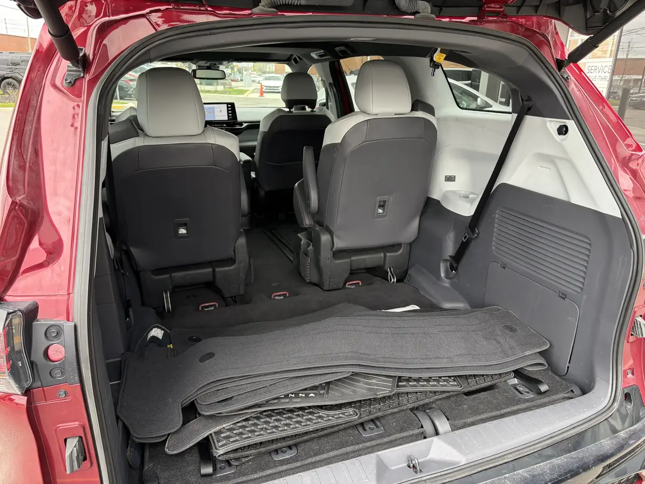 Toyota Sienna снимка Toyota Sienna