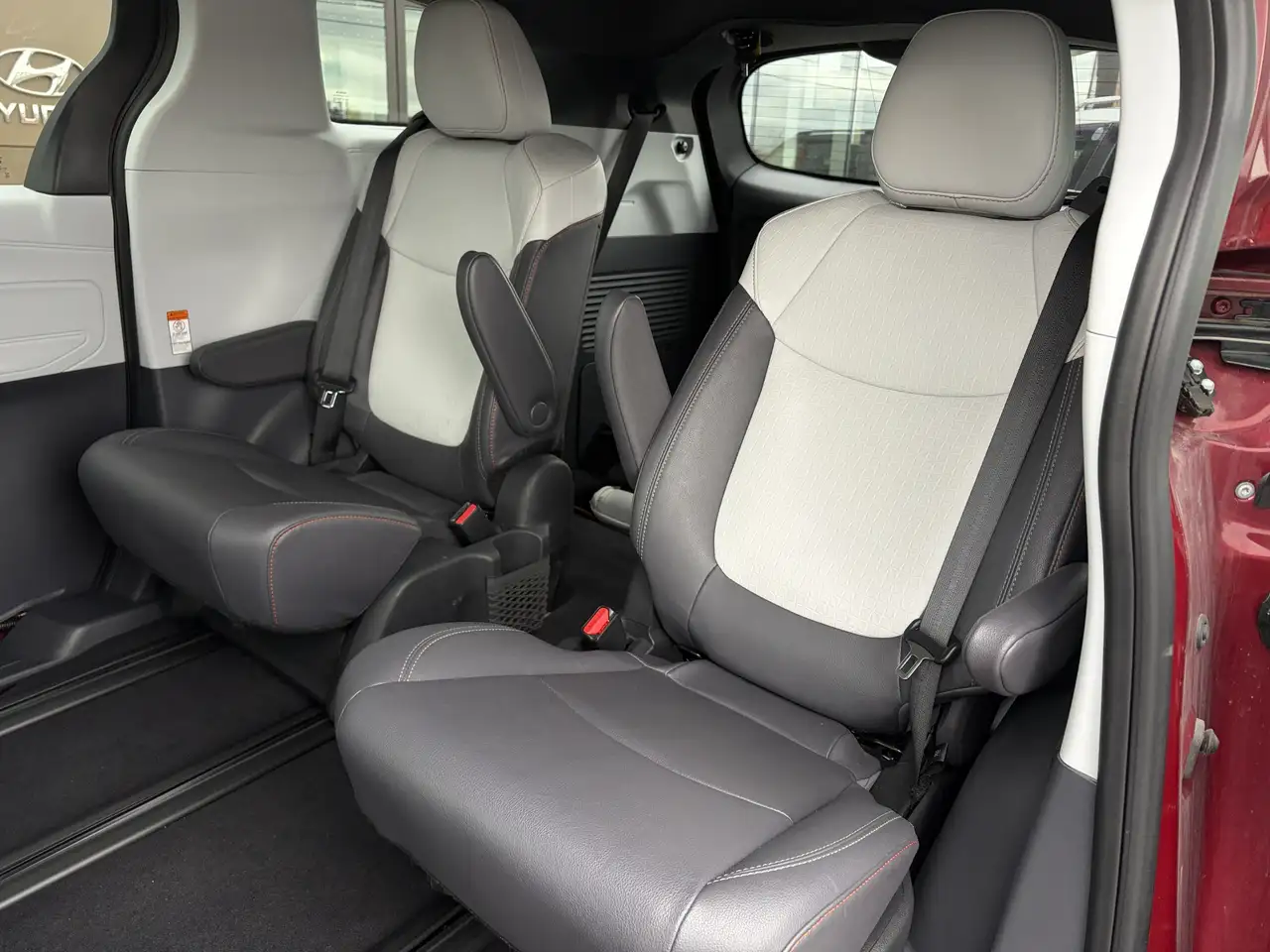 Toyota Sienna снимка Toyota Sienna