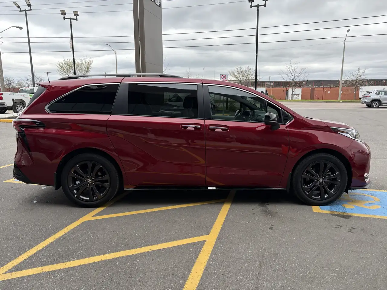 Toyota Sienna снимка Toyota Sienna