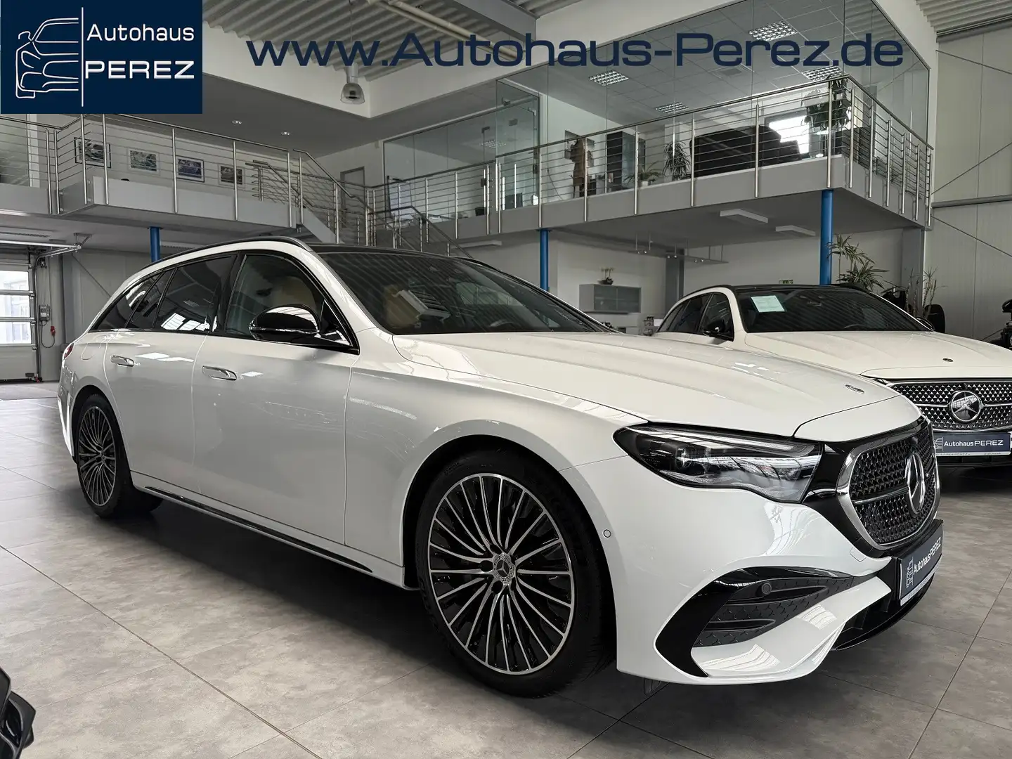 Mercedes-Benz E 450 T 4M AMG DISTRONIC-SUPERSCREEN-PANORAMA-20 Bílá - 1