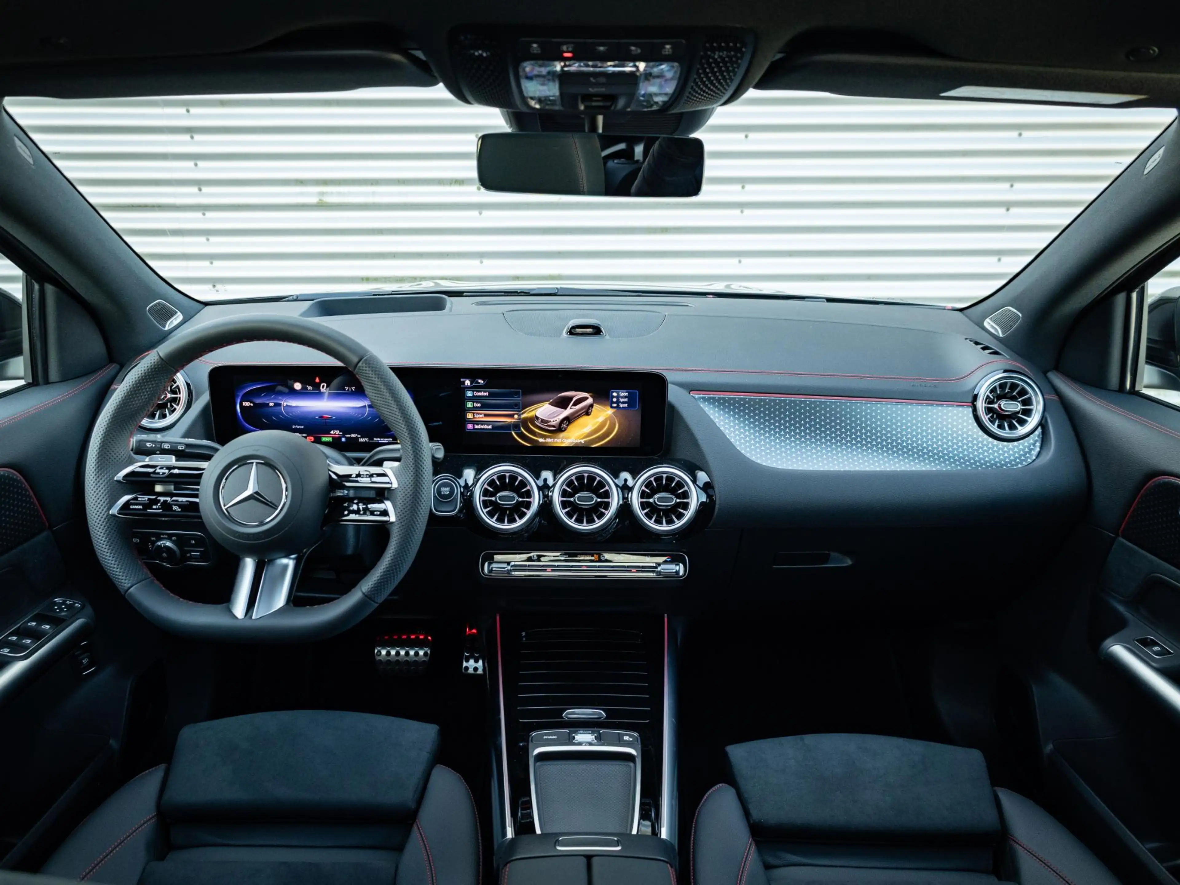 Mercedes-Benz EQA 250 250+ Business Solution AMG 71 kWh | Panorama dak — photo 3