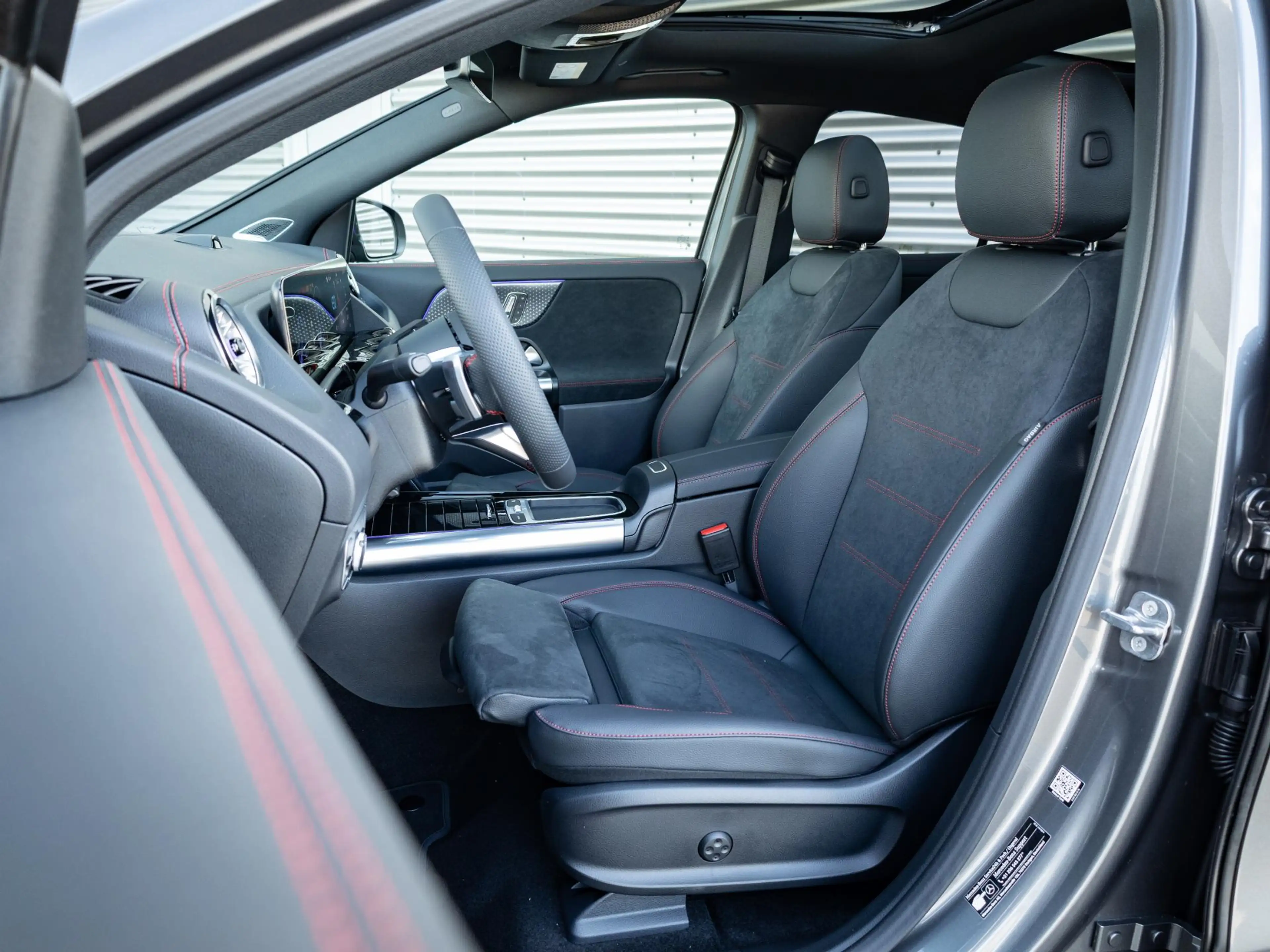 Mercedes-Benz EQA 250 250+ Business Solution AMG 71 kWh | Panorama dak — photo 9