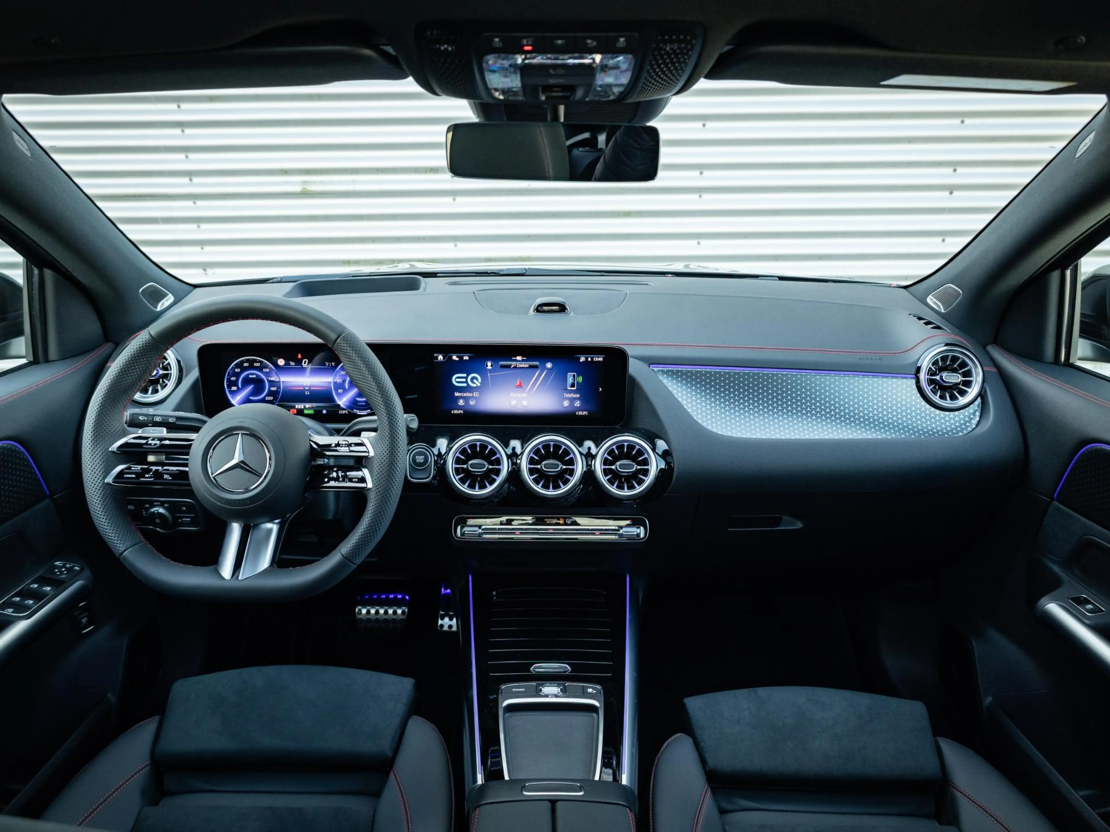 Mercedes-Benz EQA 250 250+ Business Solution AMG 71 kWh | Panorama dak — photo 11