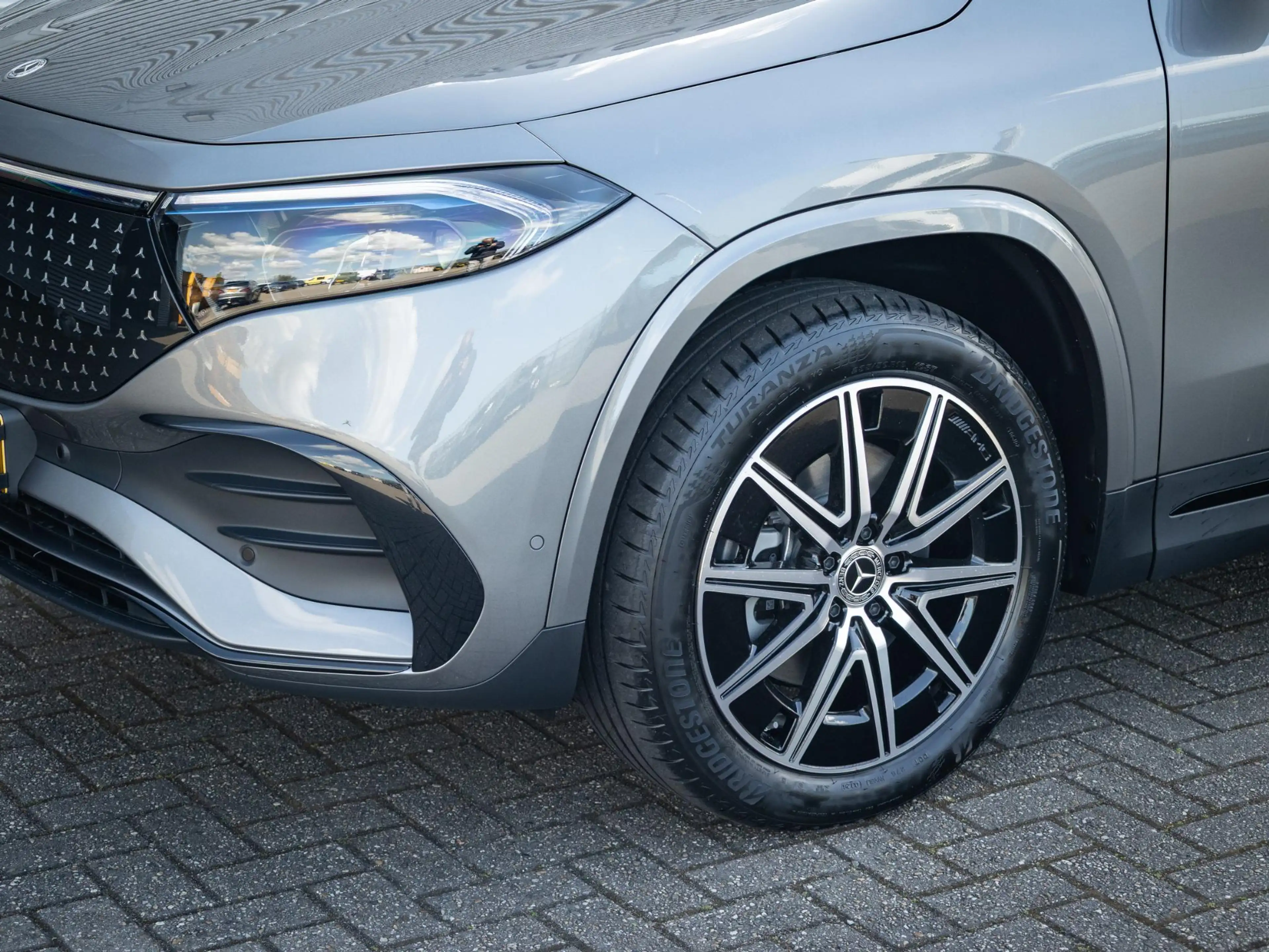 Mercedes-Benz EQA 250 250+ Business Solution AMG 71 kWh | Panorama dak — photo 6