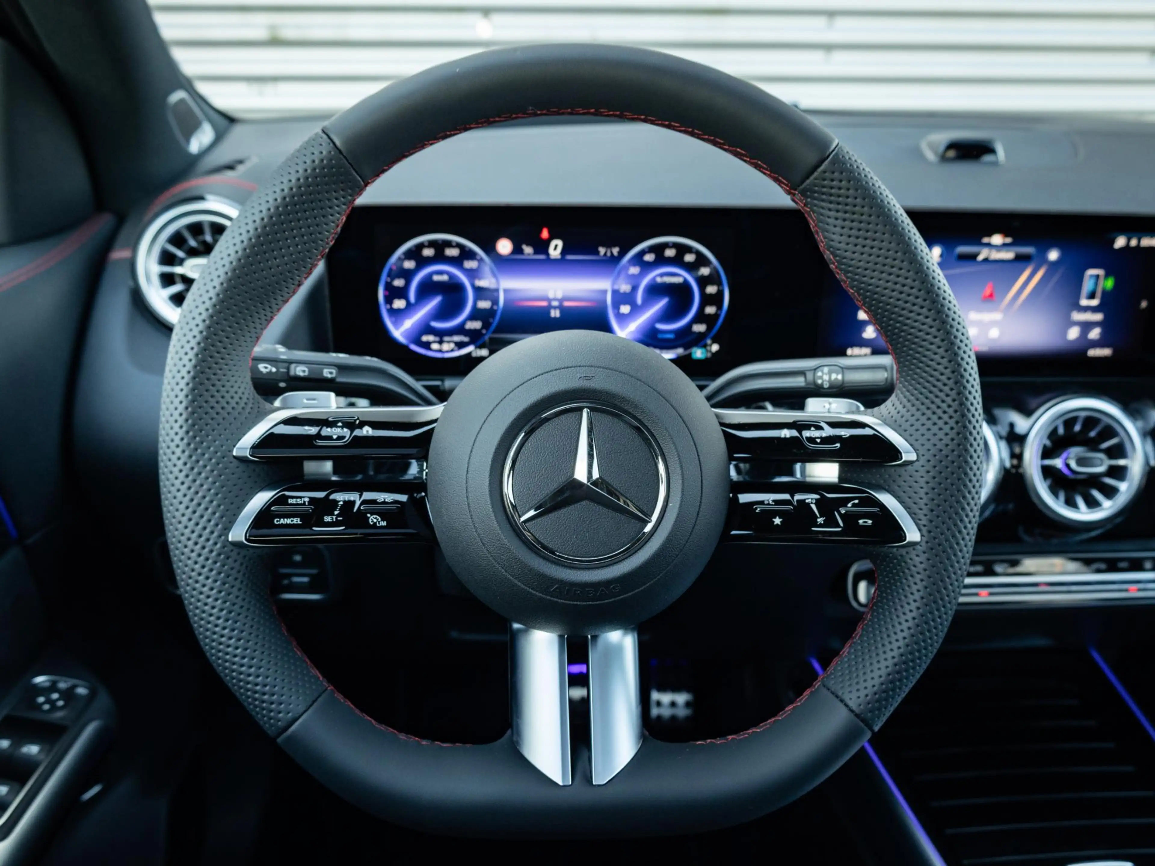 Mercedes-Benz EQA 250 250+ Business Solution AMG 71 kWh | Panorama dak — photo 14