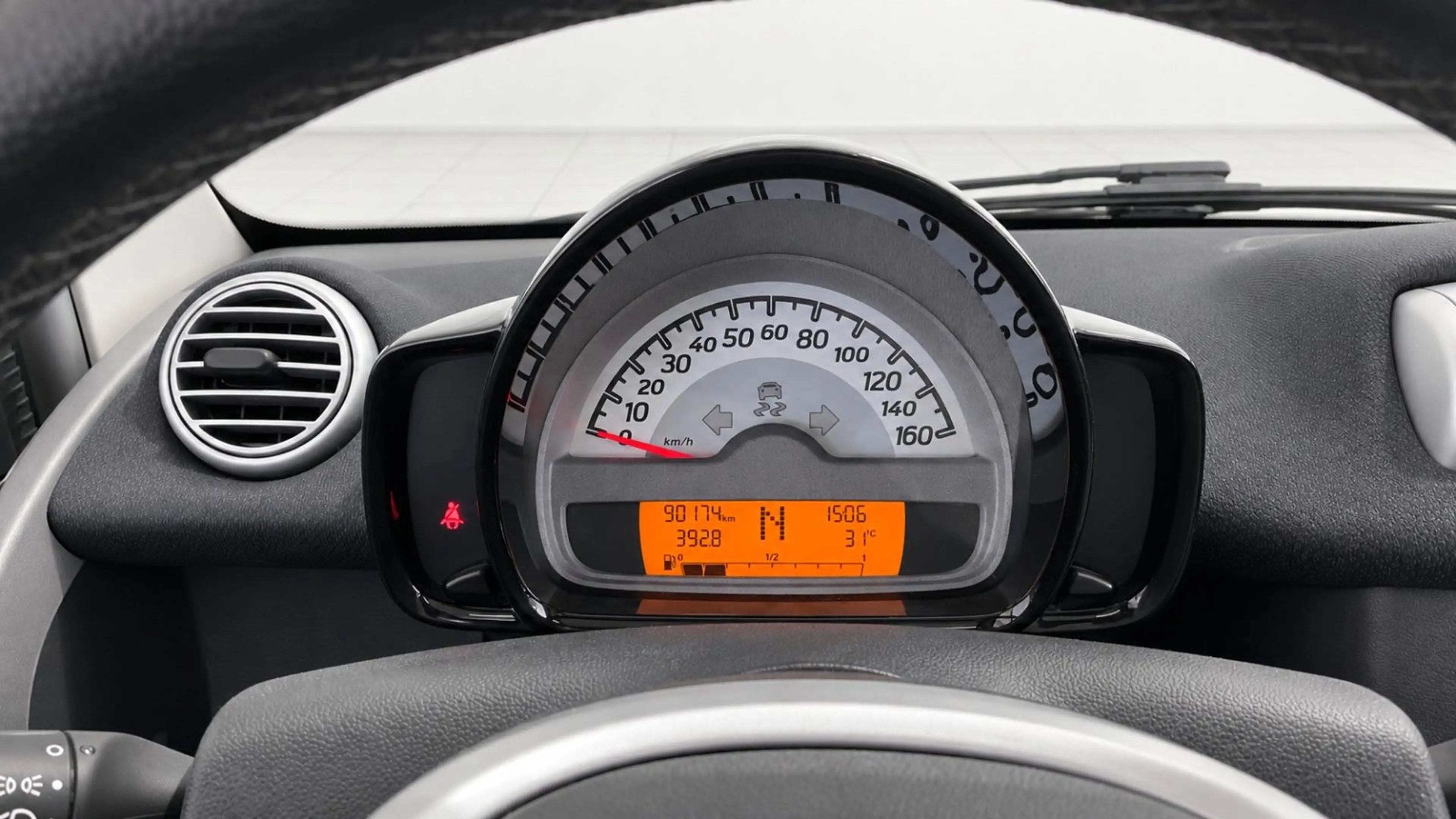 smart forTwo fortwo coupe Basis 62 kW — photo 9