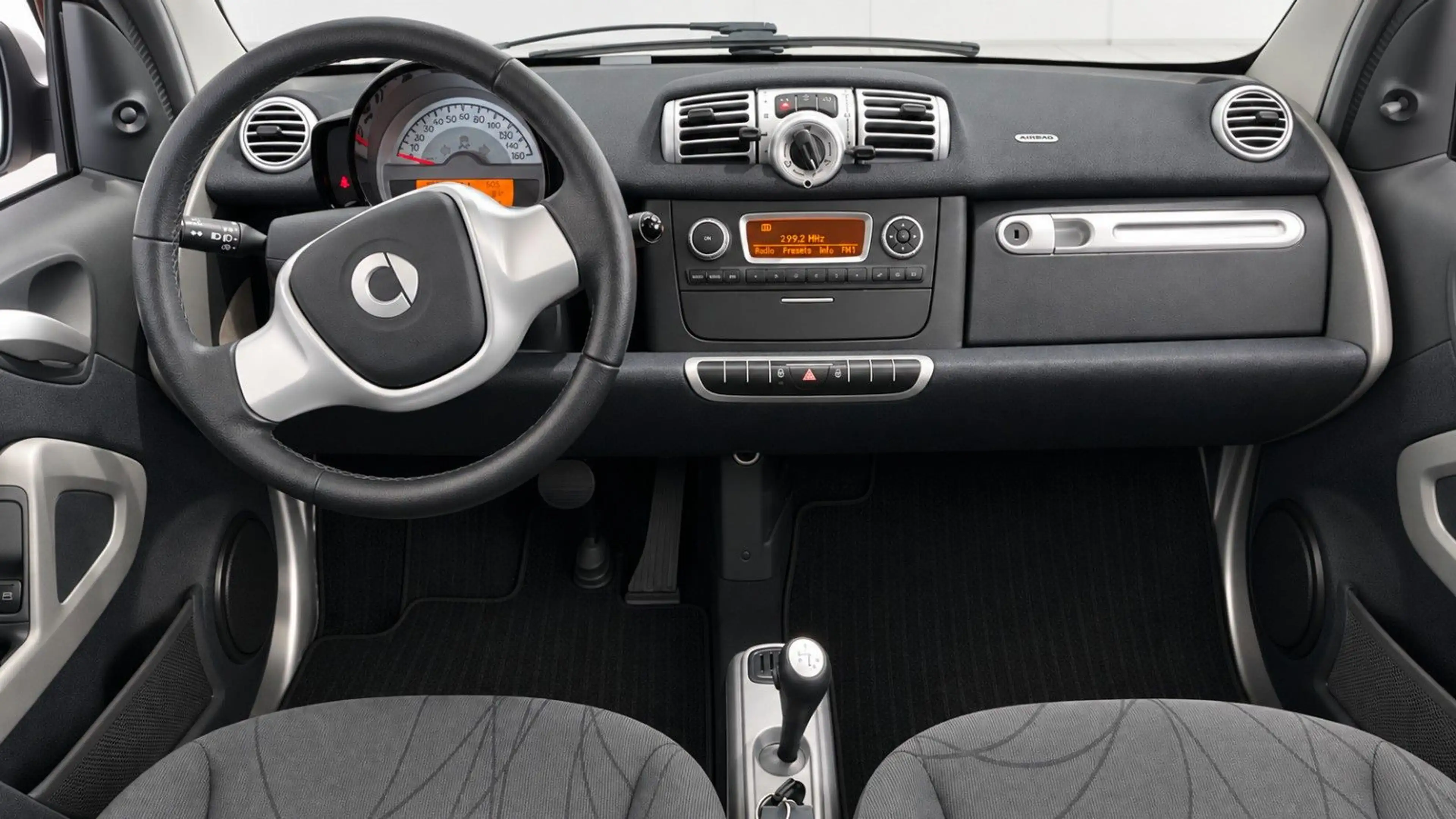 smart forTwo fortwo coupe Basis 62 kW — photo 8
