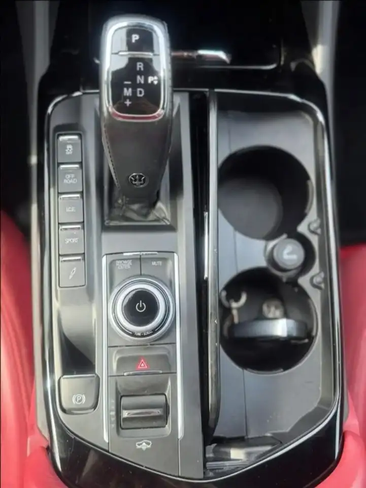 Maserati Levante 2022 — фото 13