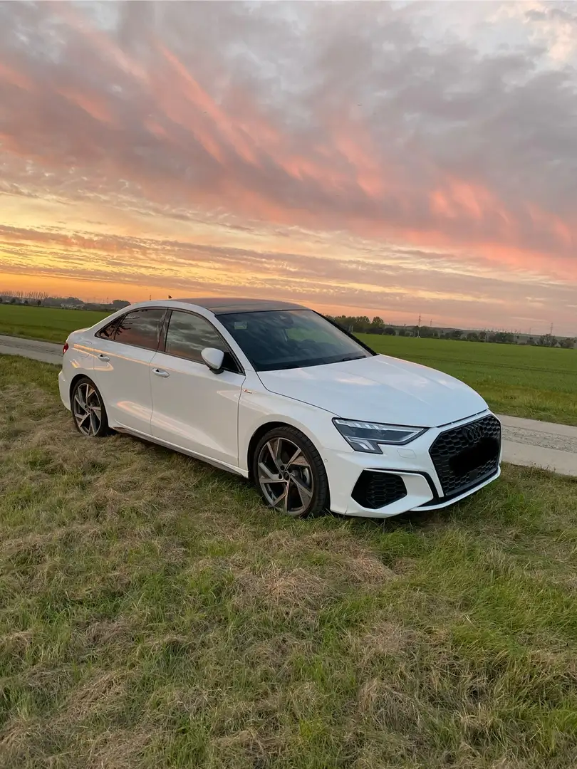 Audi A3 35 TFSI S line Limousine Weiß - 1