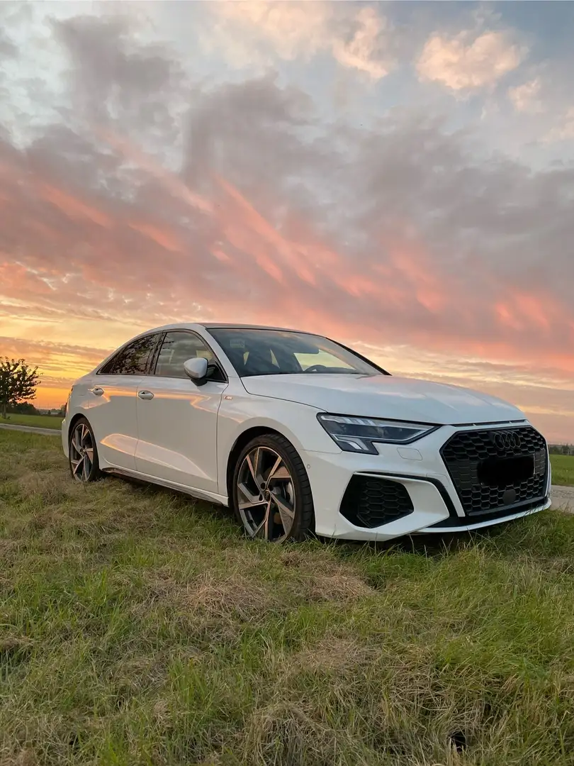 Audi A3 35 TFSI S line Limousine Weiß - 2