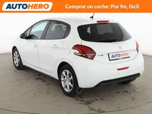 Peugeot 208 view 4