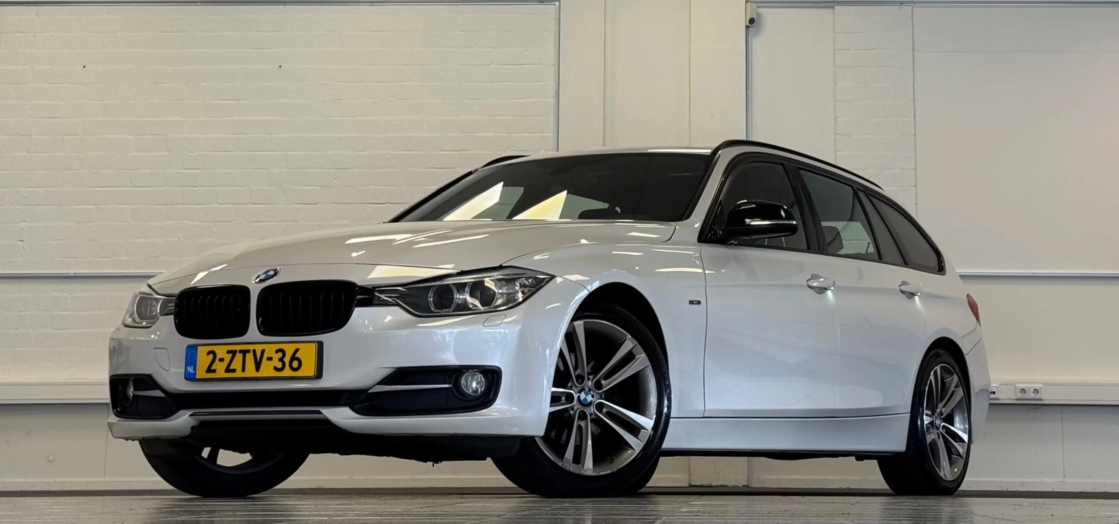 BMW 316 3-serie Touring 316d High Executive Lerenbekleding