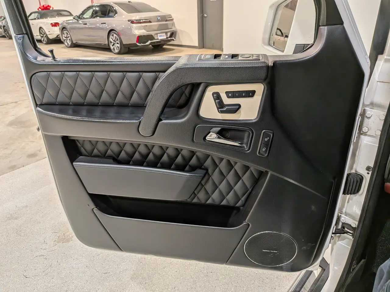 Mercedes-Benz G-Class снимка Mercedes-Benz G-Class