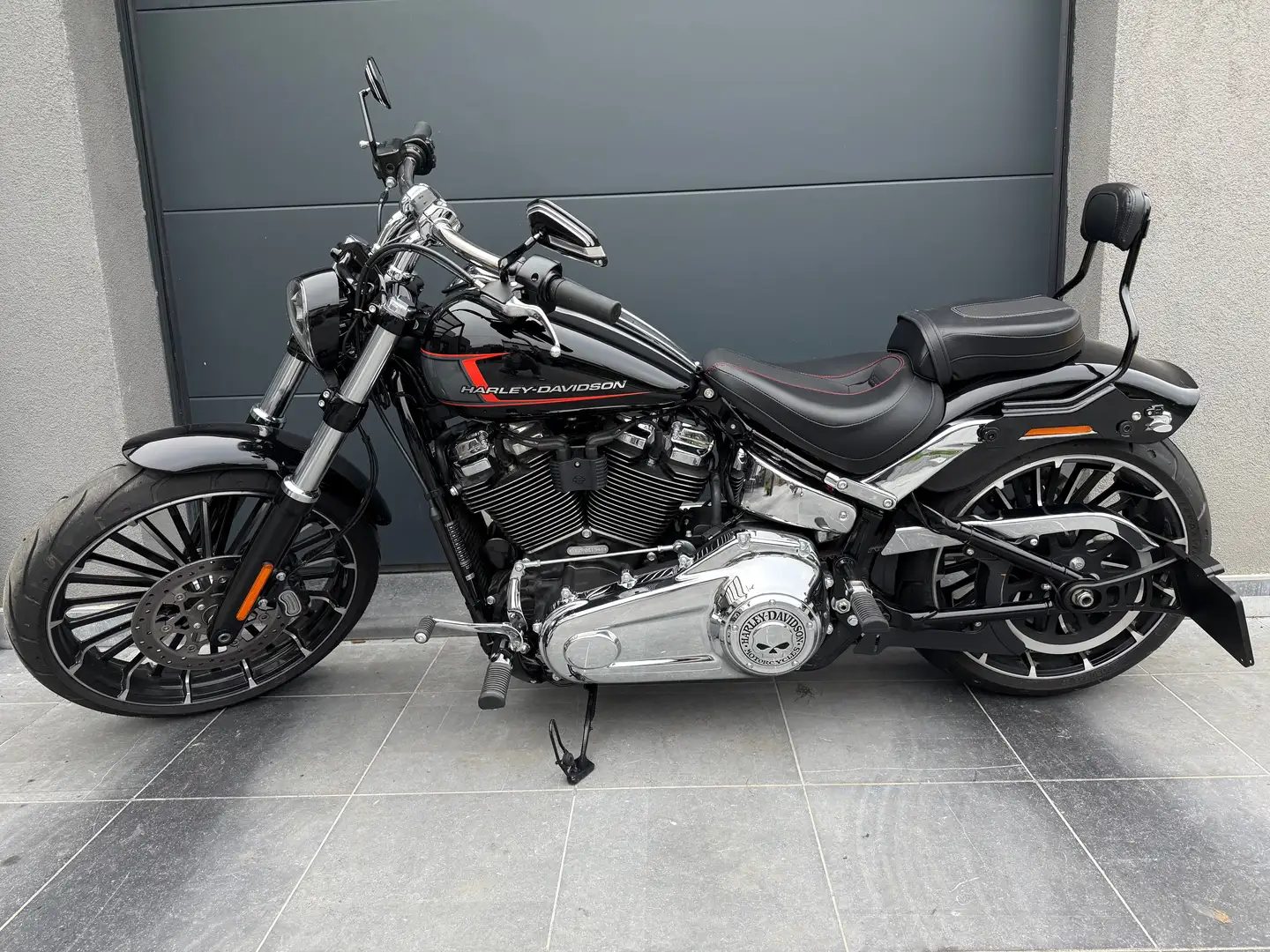 Harley-Davidson Breakout 117 Zwart - 2