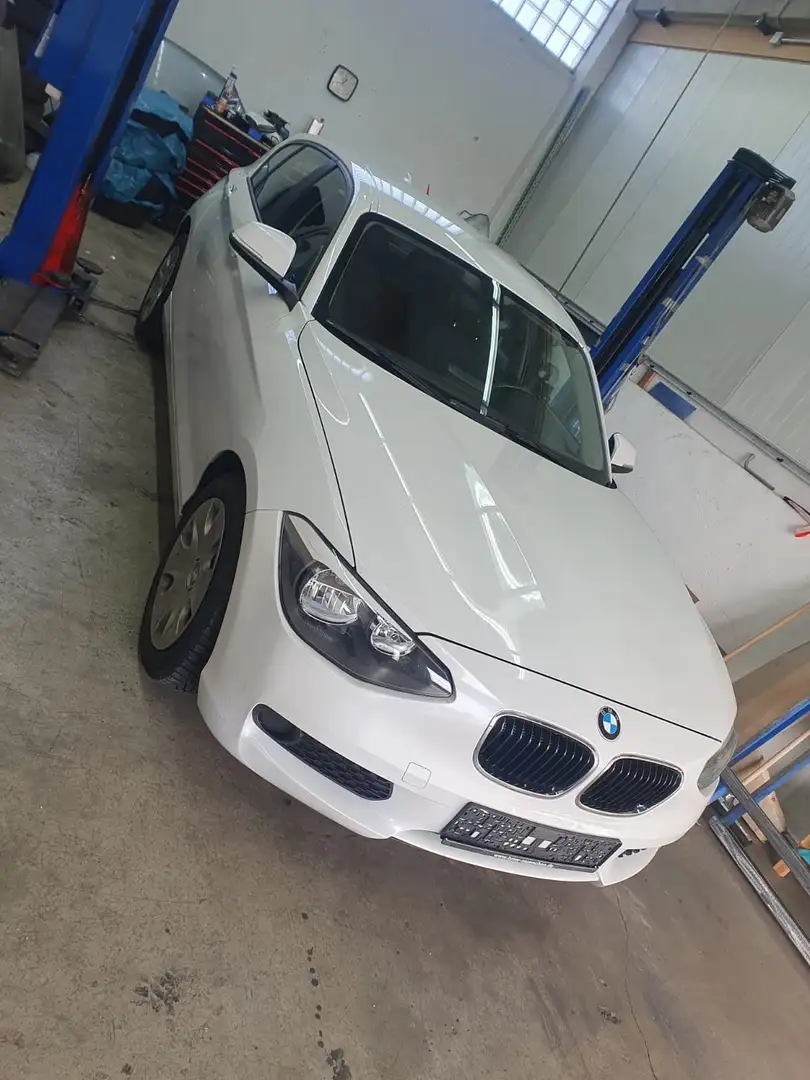 BMW 116 116d EfficientDynamics Edition Urban Line Weiß - 2
