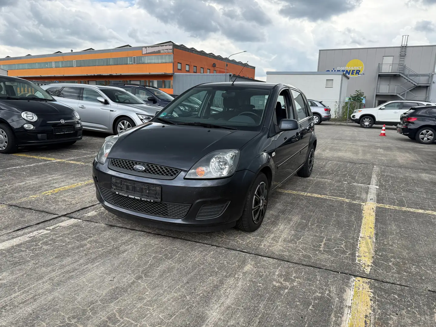 Ford Fiesta Style Grau - 1
