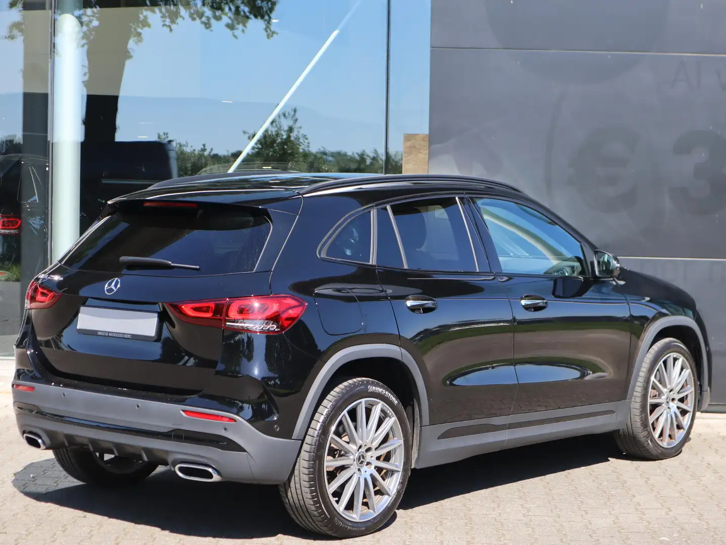 Mercedes-Benz GLA 250 e AMG Line Zwart - 2