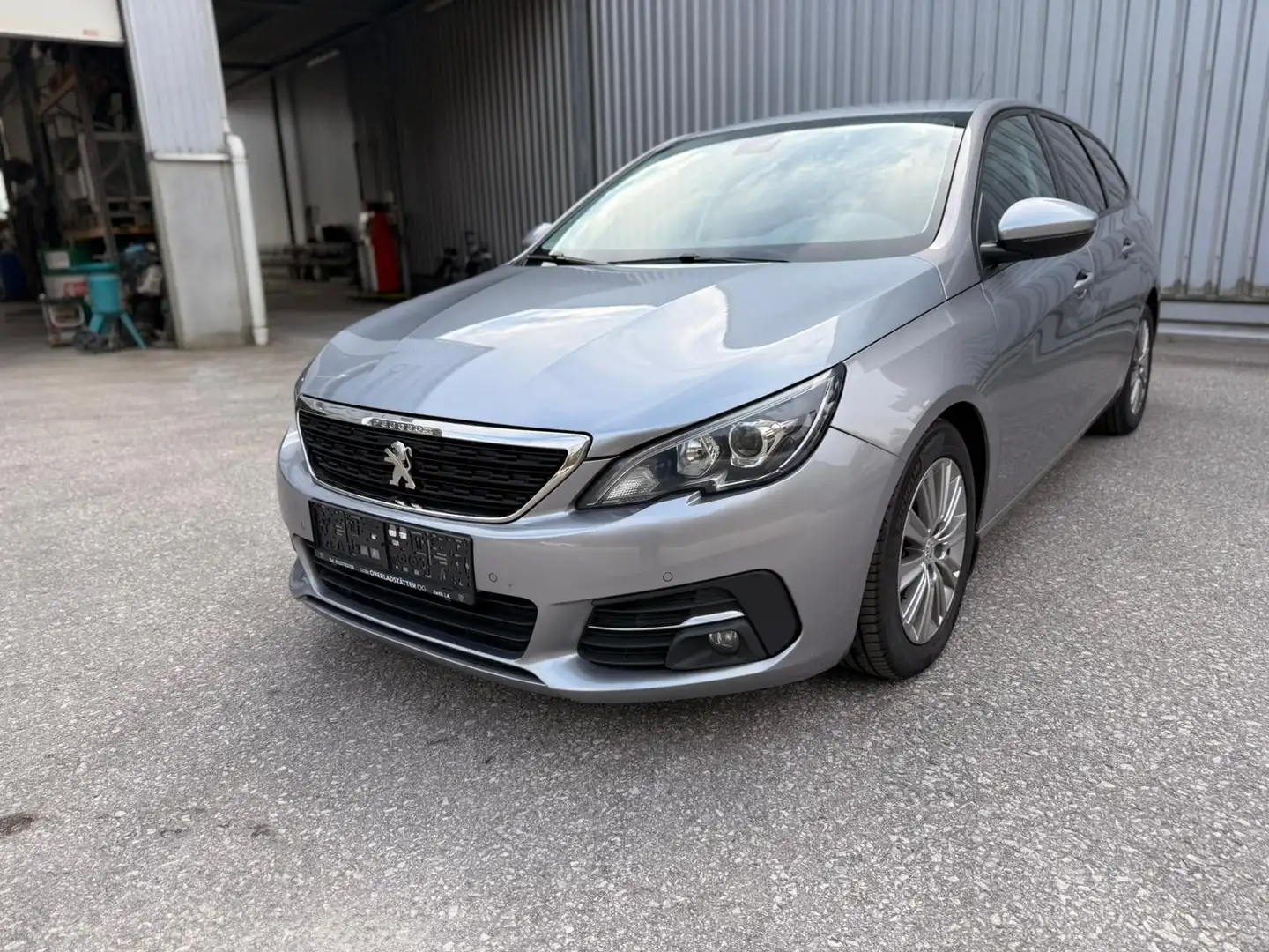 Peugeot 308 1.6 BlueHDI 100 FAP SW Active Plateado - 1