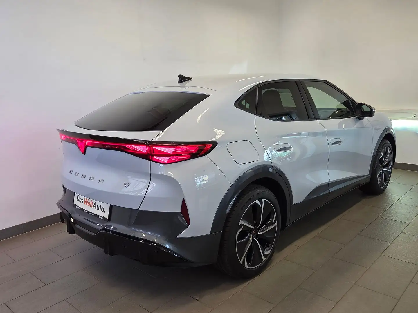 CUPRA Tavascan DEAL VZ 4Drive 250kW/340PS Silber - 2