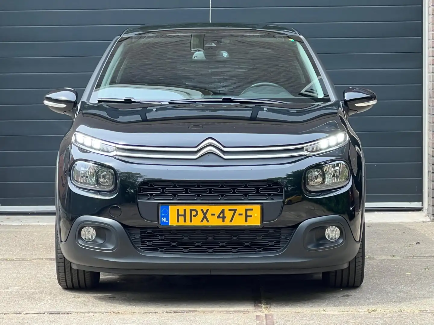 Citroen C3 Shine 110pk Automaat | Panoramadak | Stoelverwarmi Zwart - 2