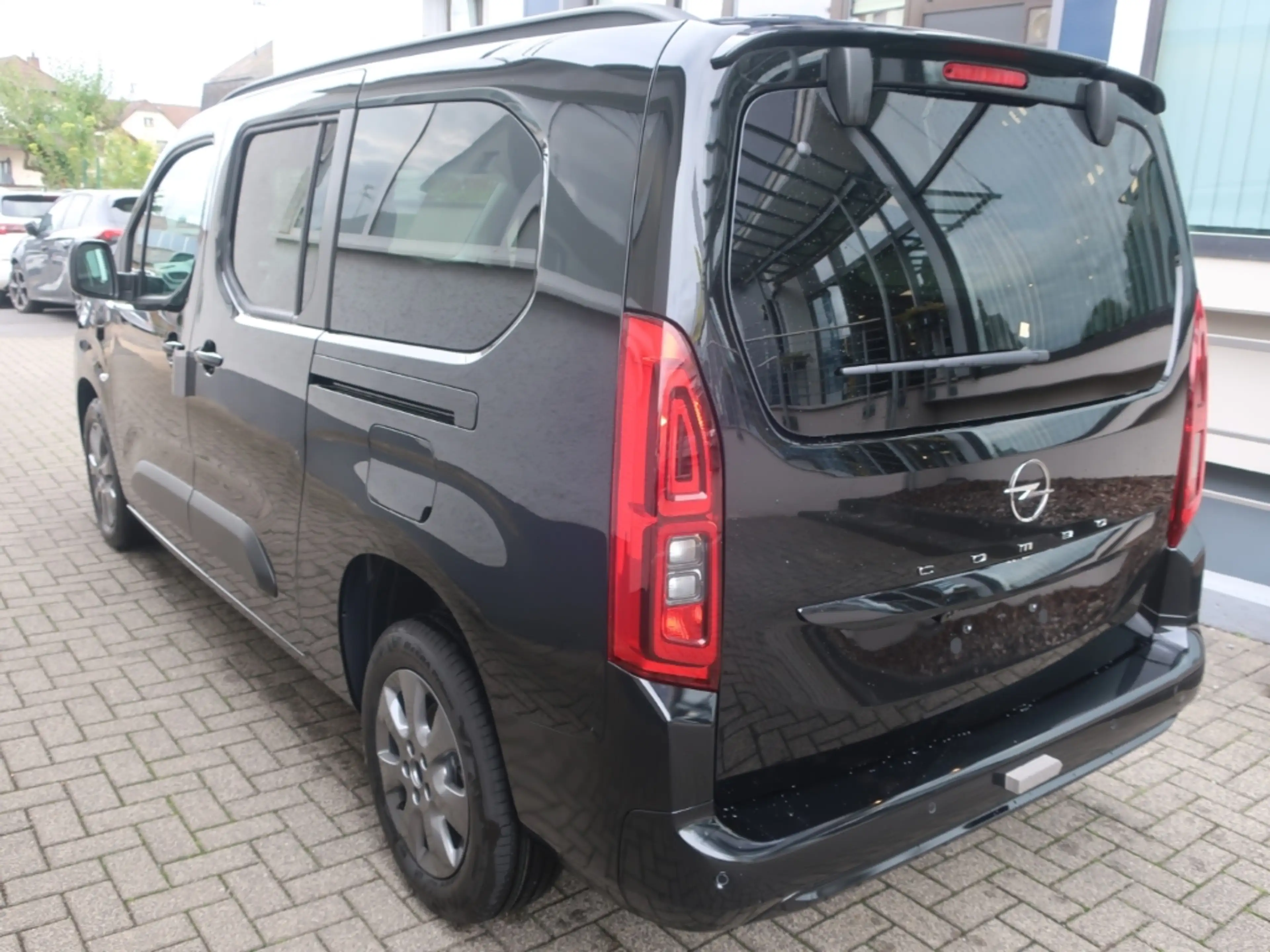 Opel Combo Life XL 7 Sitze AT8 — photo 4