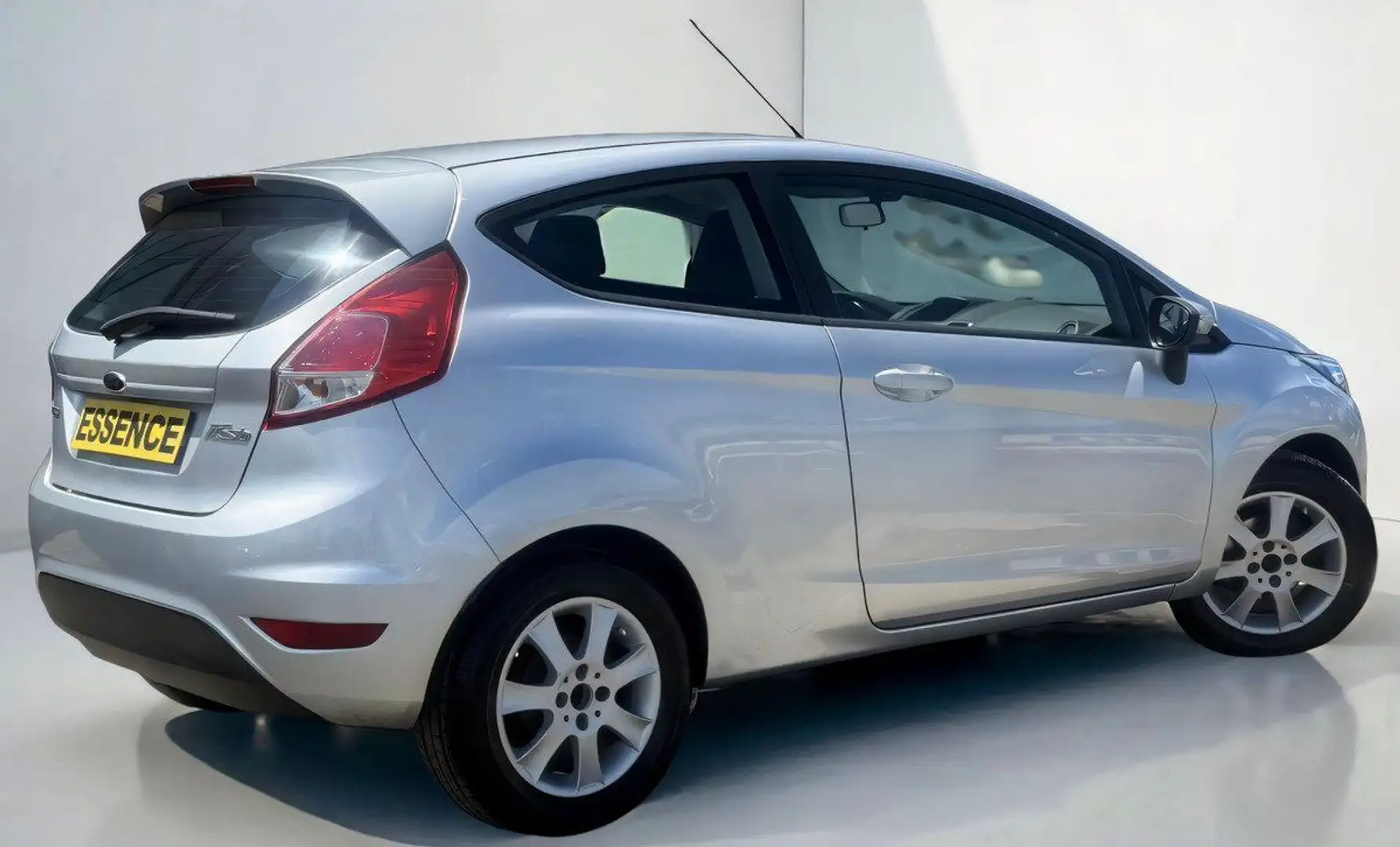 Ford Fiesta 1.0 EcoBoost 100ch Edition (5 cv) BVM5, 3 Portes,  Grijs - 2