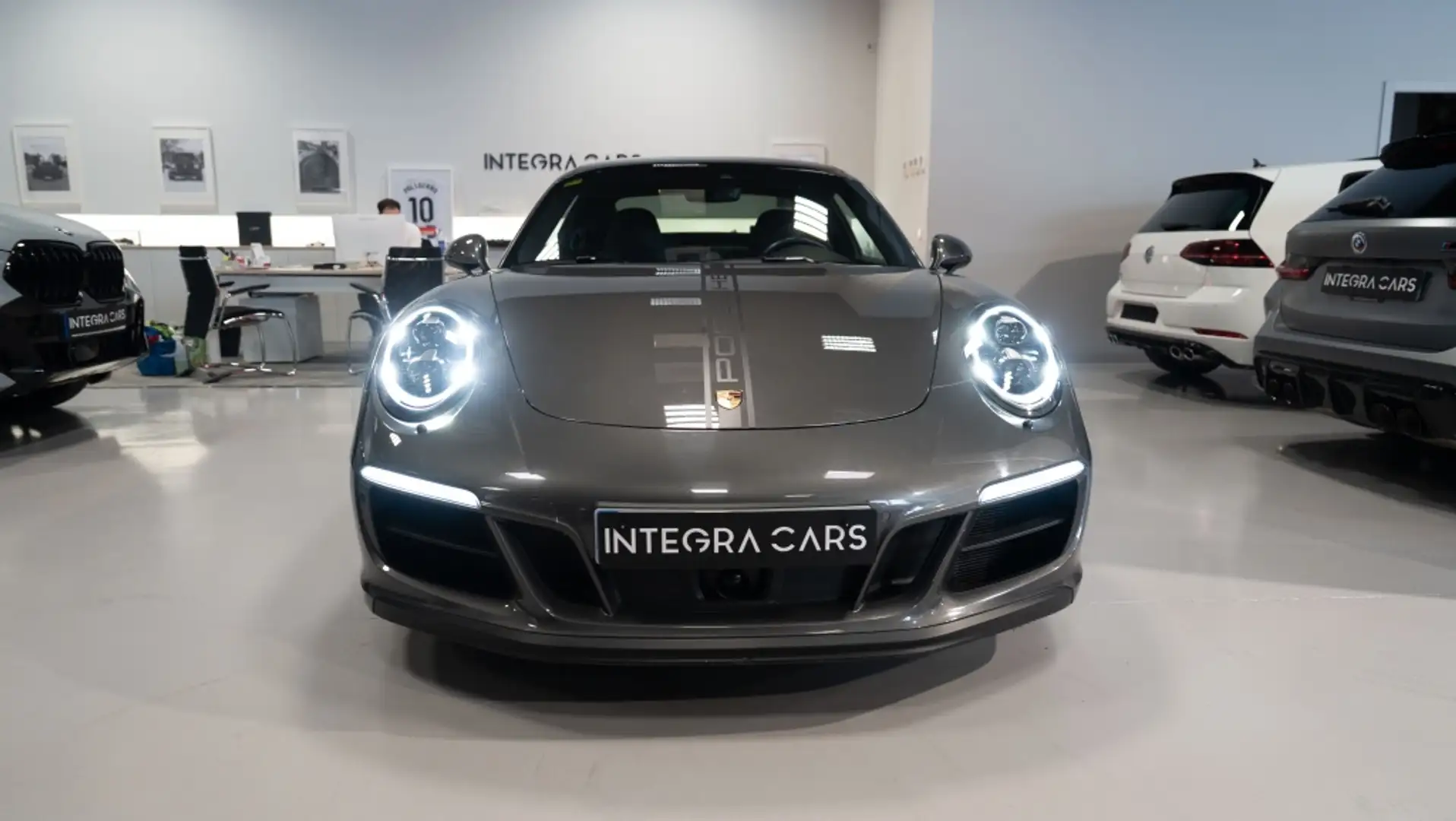 Porsche 991 Carrera 4 GTS Coupé PDK Сірий - 2