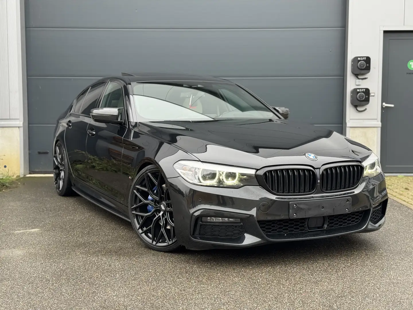 BMW 530 e M PACK*PANO*HEAD-UP*HARMAN KARDON*ACC*360 CAMERA Noir - 1
