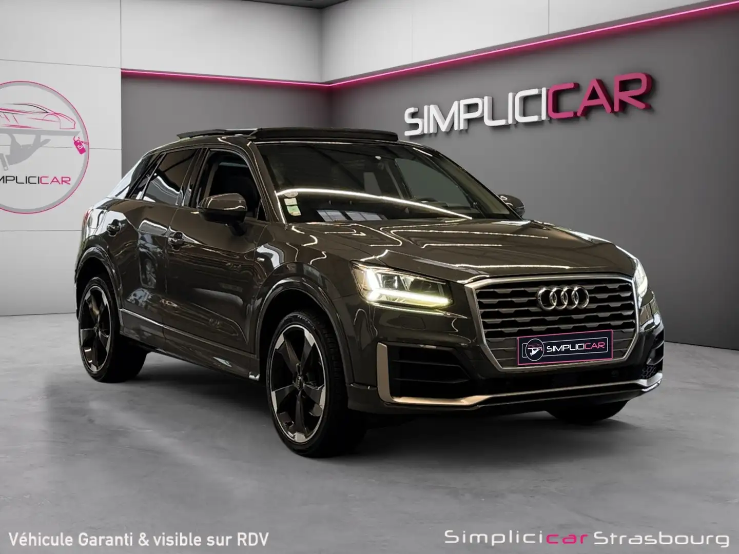 Audi Q2 Design Luxe Grau - 1
