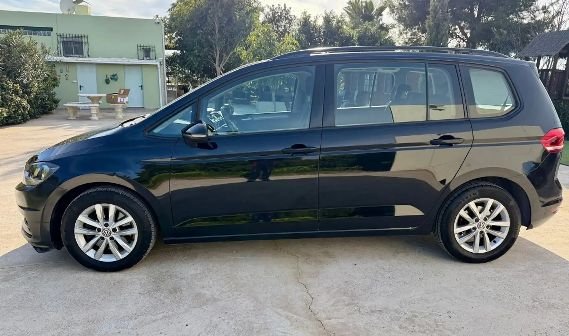 Volkswagen Touran 1.6TDI CR BMT Advance DSG7 85kW Negro - 2