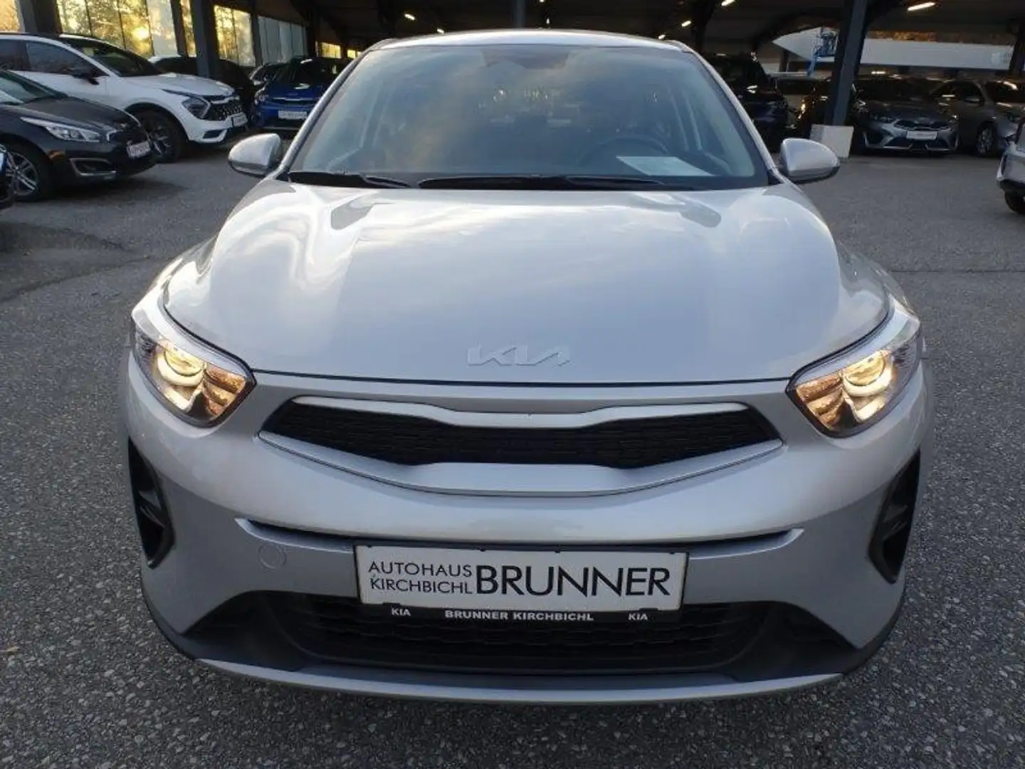 Kia Stonic 1,2 DPI ISG Titan Silber - 2