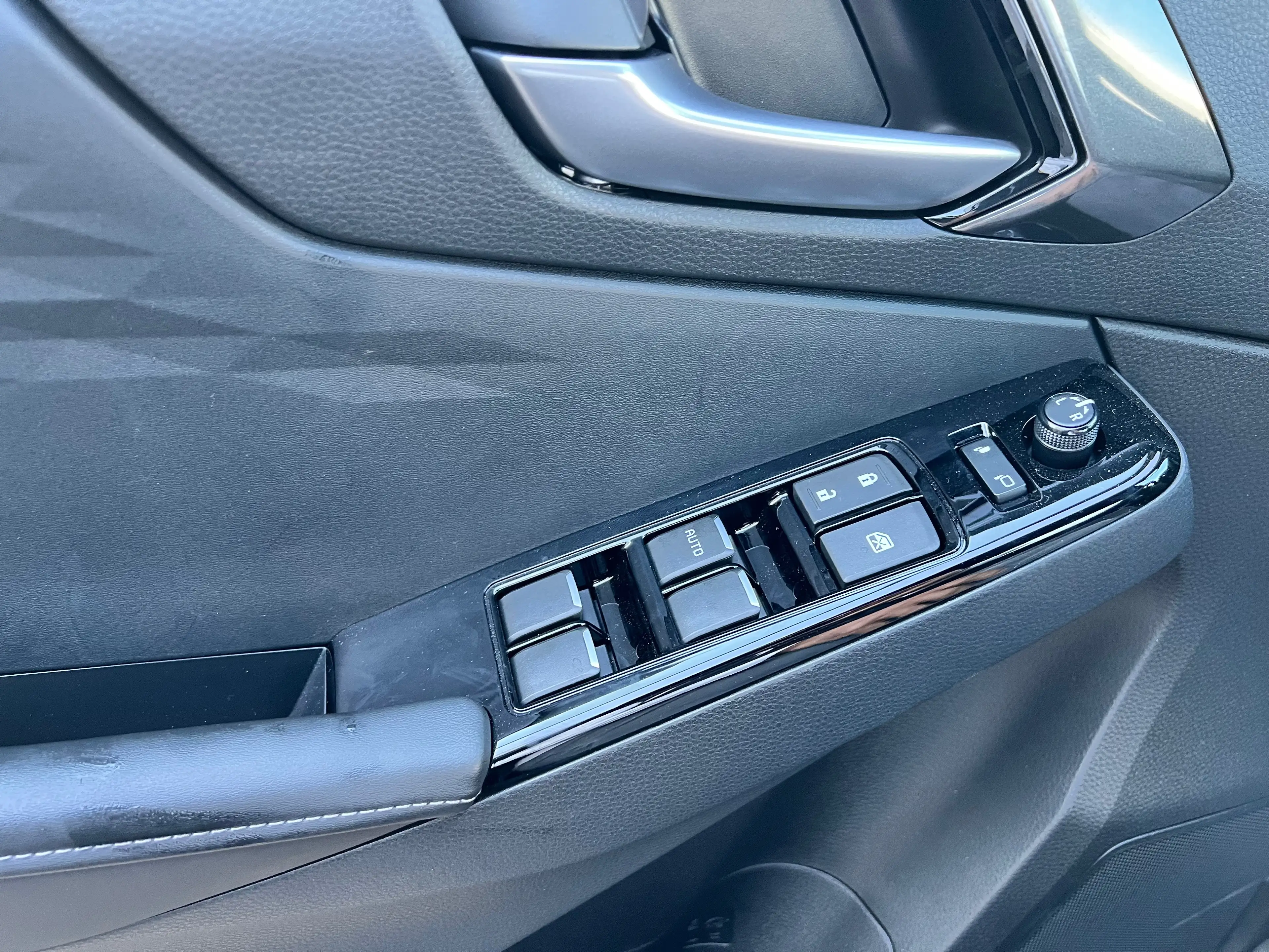 Isuzu D-Max D-Max 2,2 Double Cab 4WD Autm. V-Cross — photo 11
