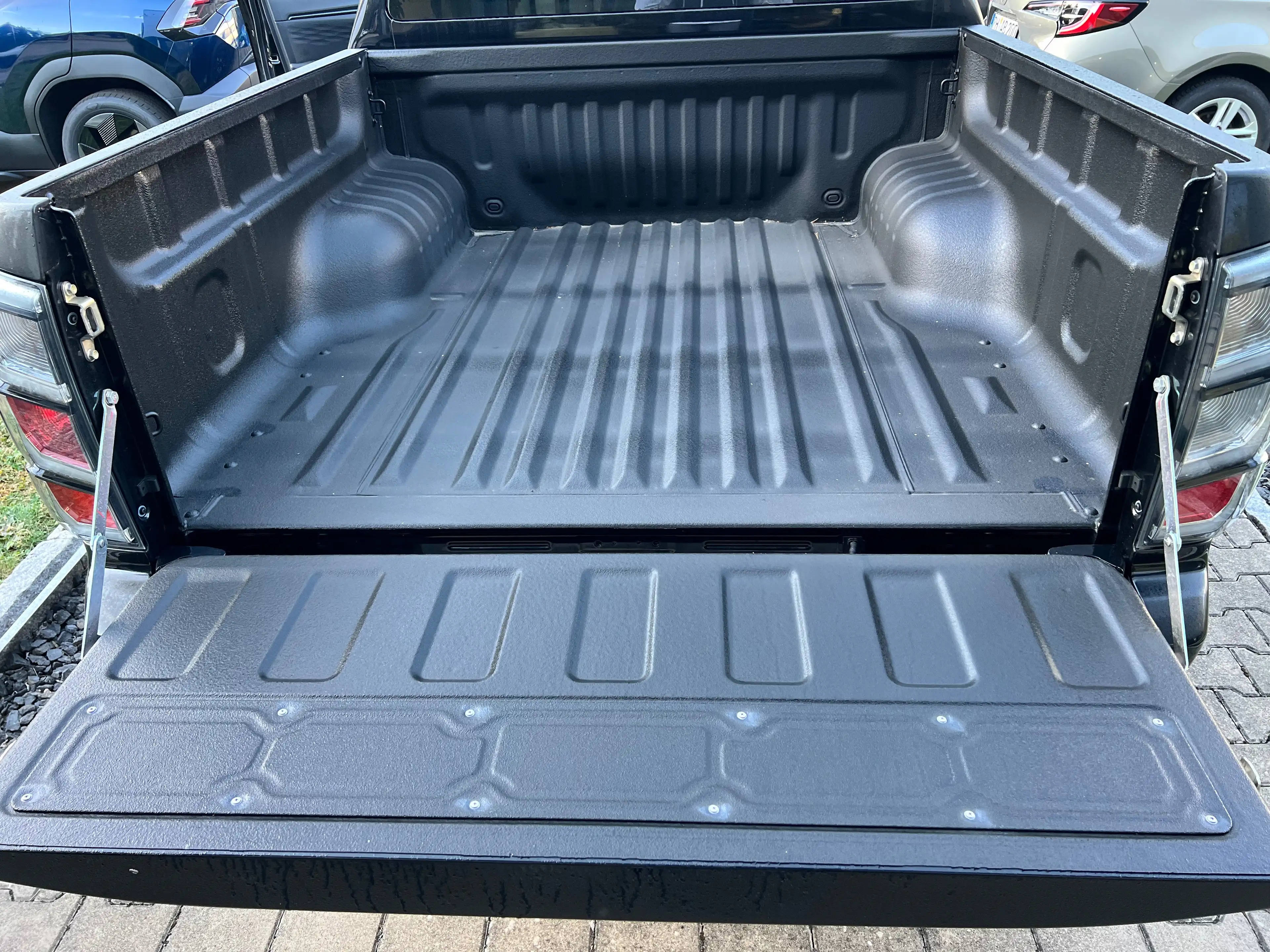 Isuzu D-Max D-Max 2,2 Double Cab 4WD Autm. V-Cross — photo 7