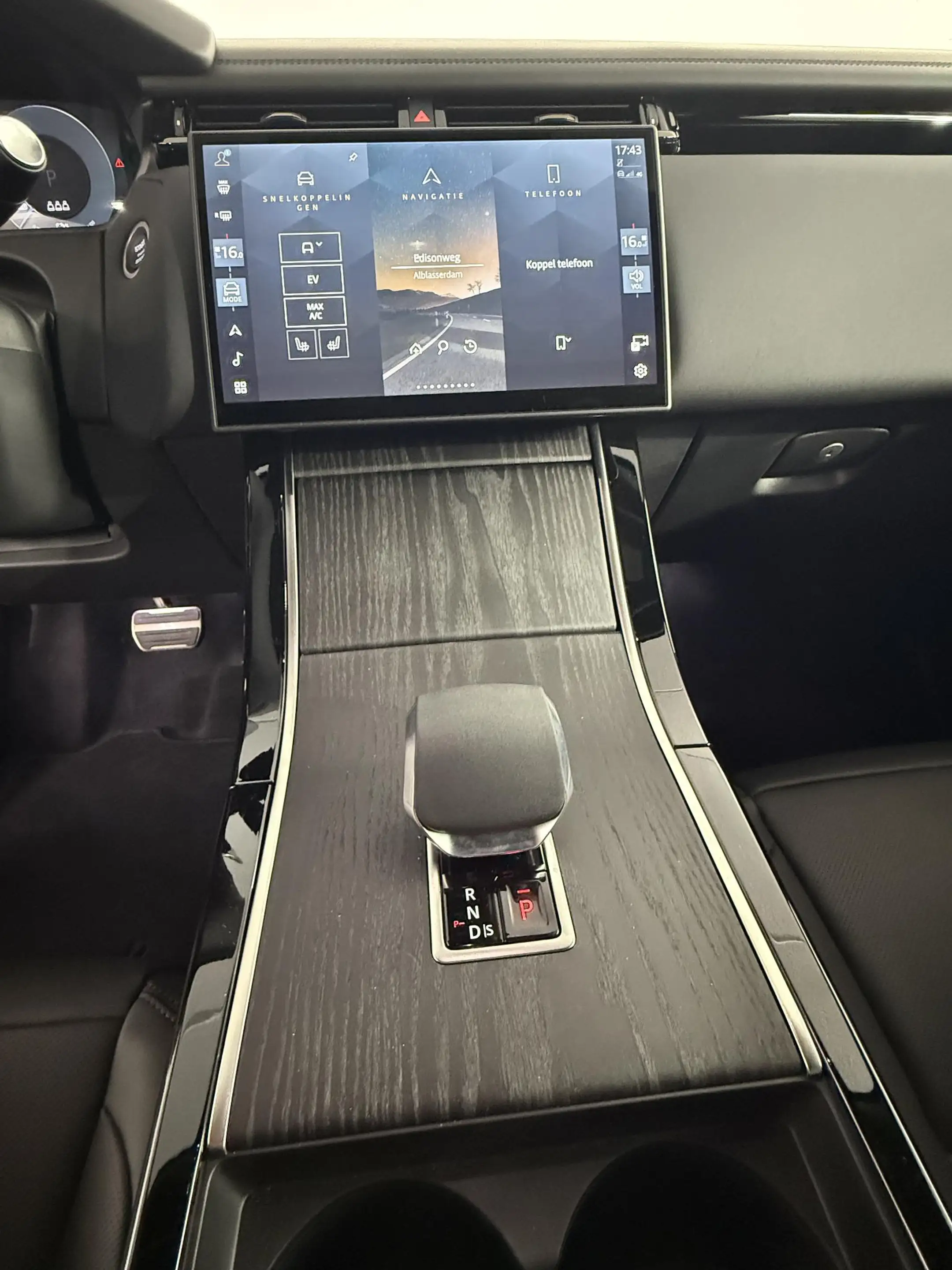 Land Rover Range Rover Velar 2.0 P400e R-Dynamic HSE / Plug-In Hybrid / 2026 / — photo 13