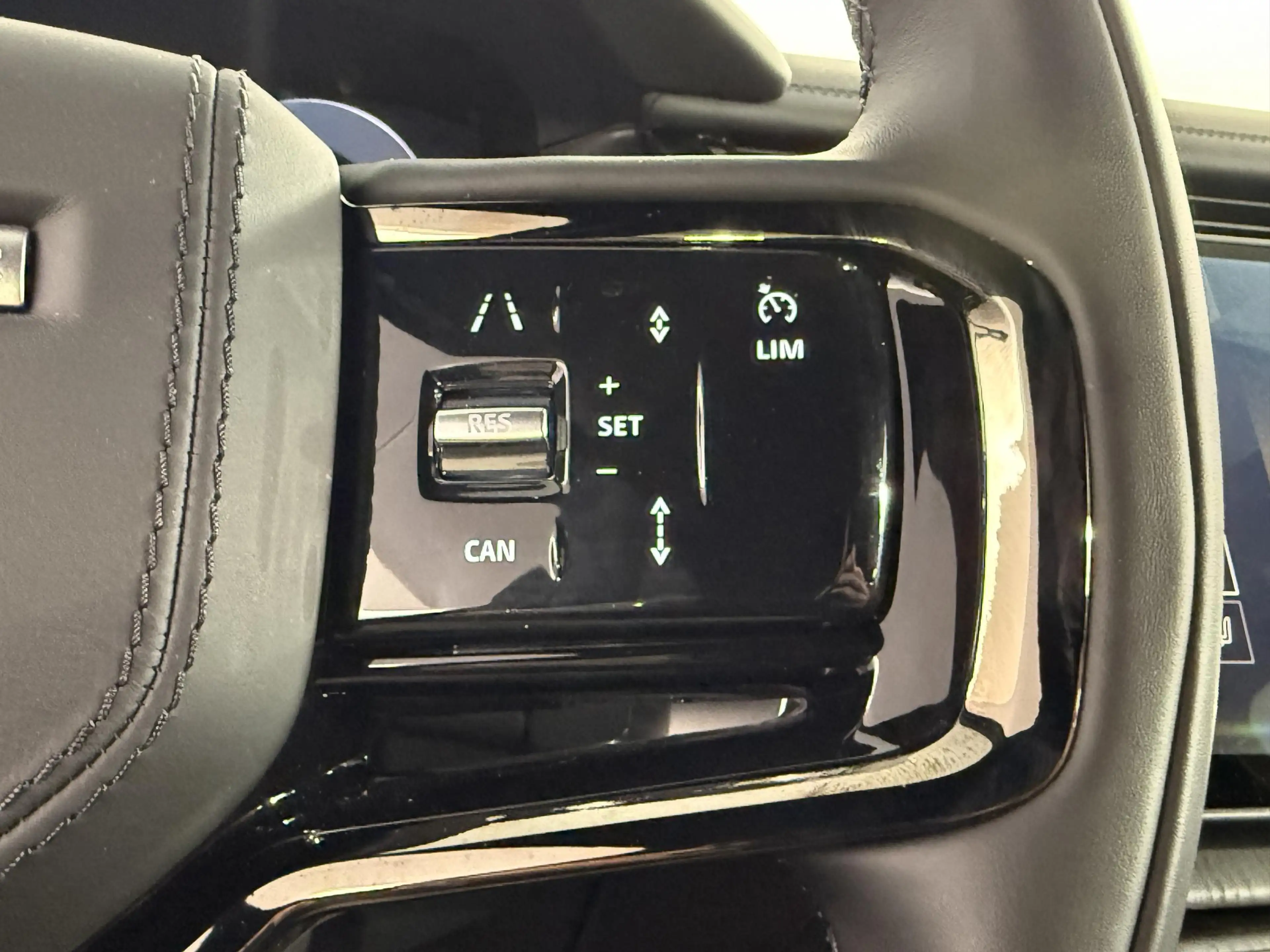 Land Rover Range Rover Velar 2.0 P400e R-Dynamic HSE / Plug-In Hybrid / 2026 / — photo 15