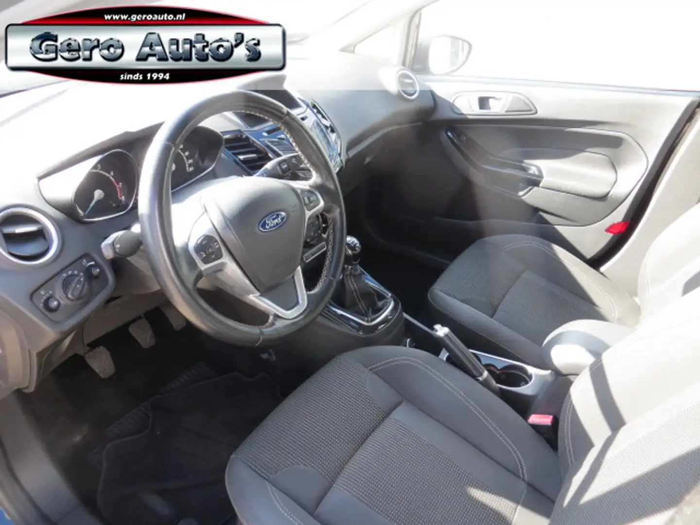 Ford Fiesta 1.0 Titanium 5 deurs nl auto ,airco ecc ,lmv etc Zwart - 2