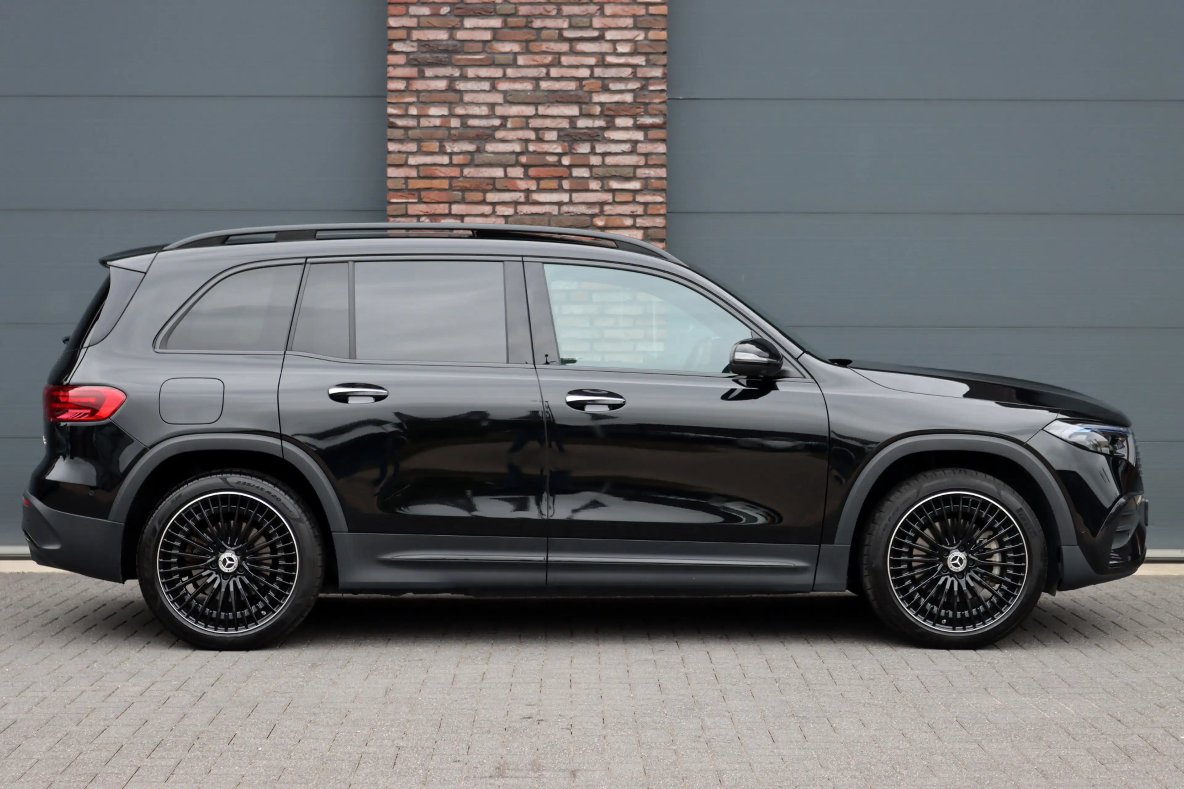 Mercedes-Benz EQB 350 4MATIC AMG Line 71 kWh | Panoramadak | Leder | Mem — photo 11