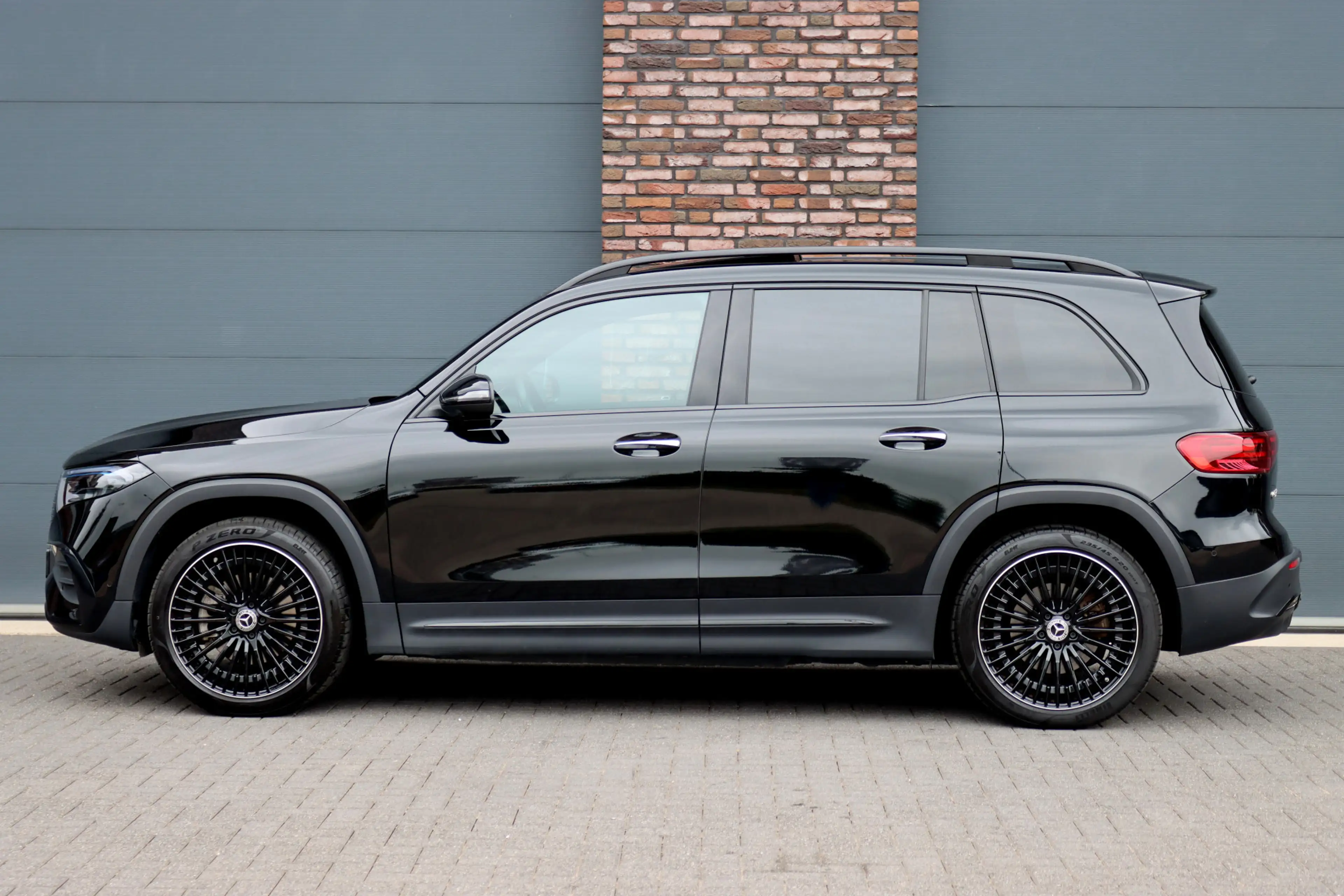 Mercedes-Benz EQB 350 4MATIC AMG Line 71 kWh | Panoramadak | Leder | Mem — photo 9