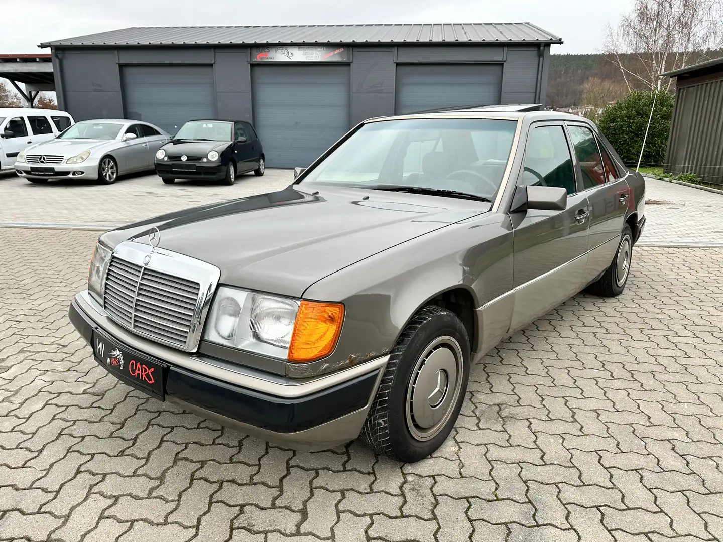Mercedes-Benz E 200 E-Klasse *Elk. Schiebedach* Braun - 1