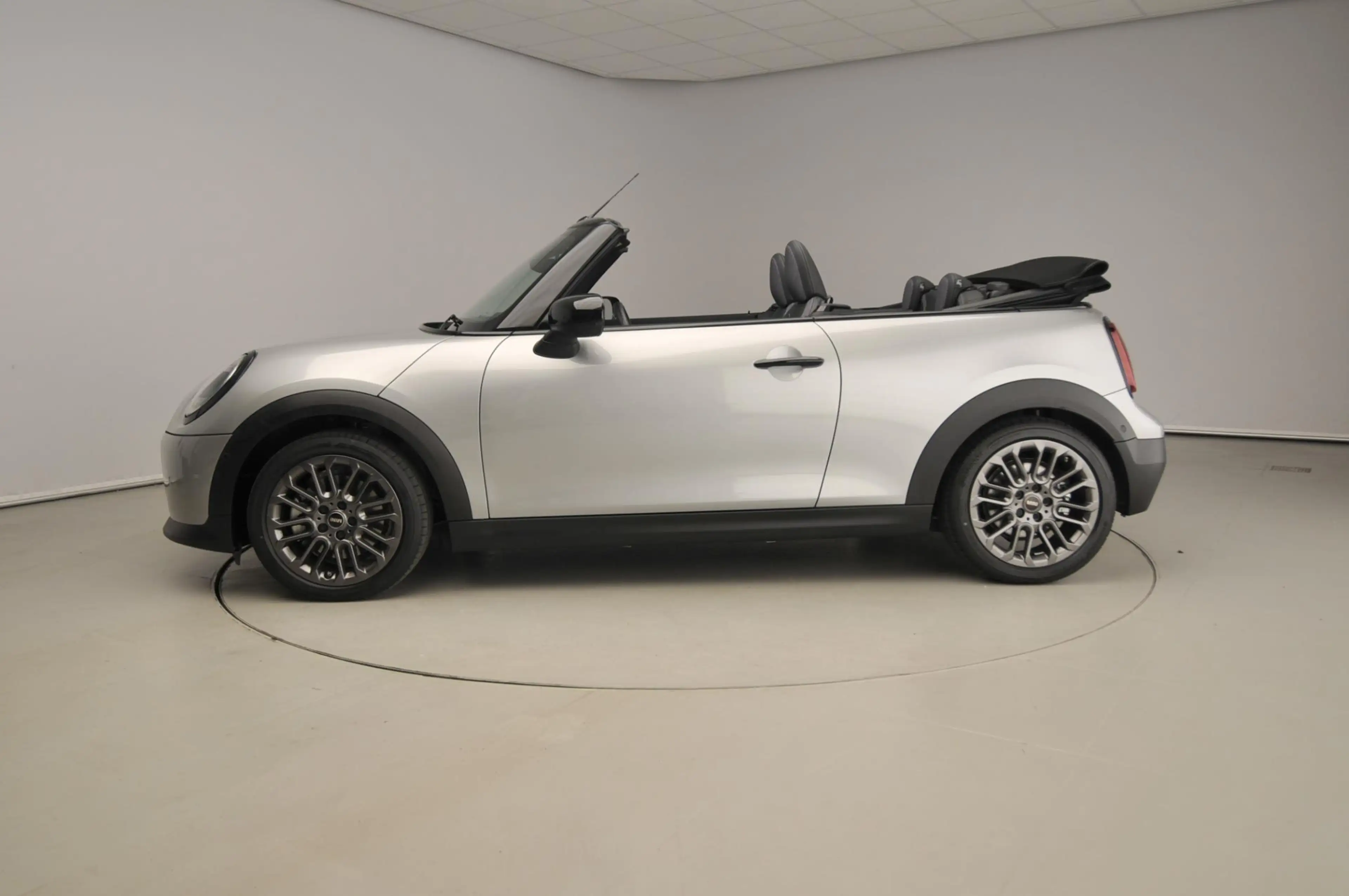 MINI Cooper S Cabrio Automaat / Sportstoelen / LED / Park assist / Head — photo 2