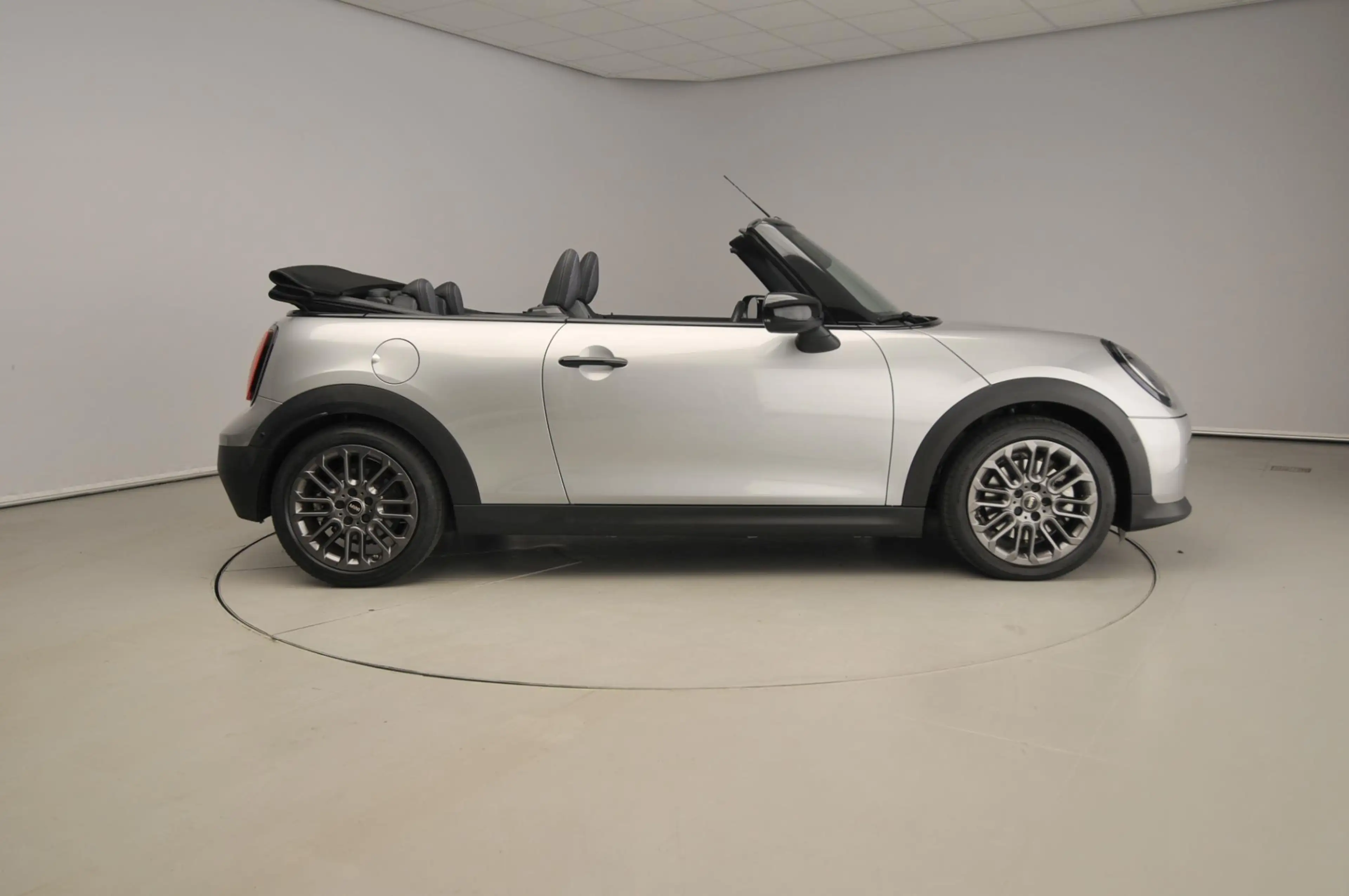 MINI Cooper S Cabrio Automaat / Sportstoelen / LED / Park assist / Head — photo 4