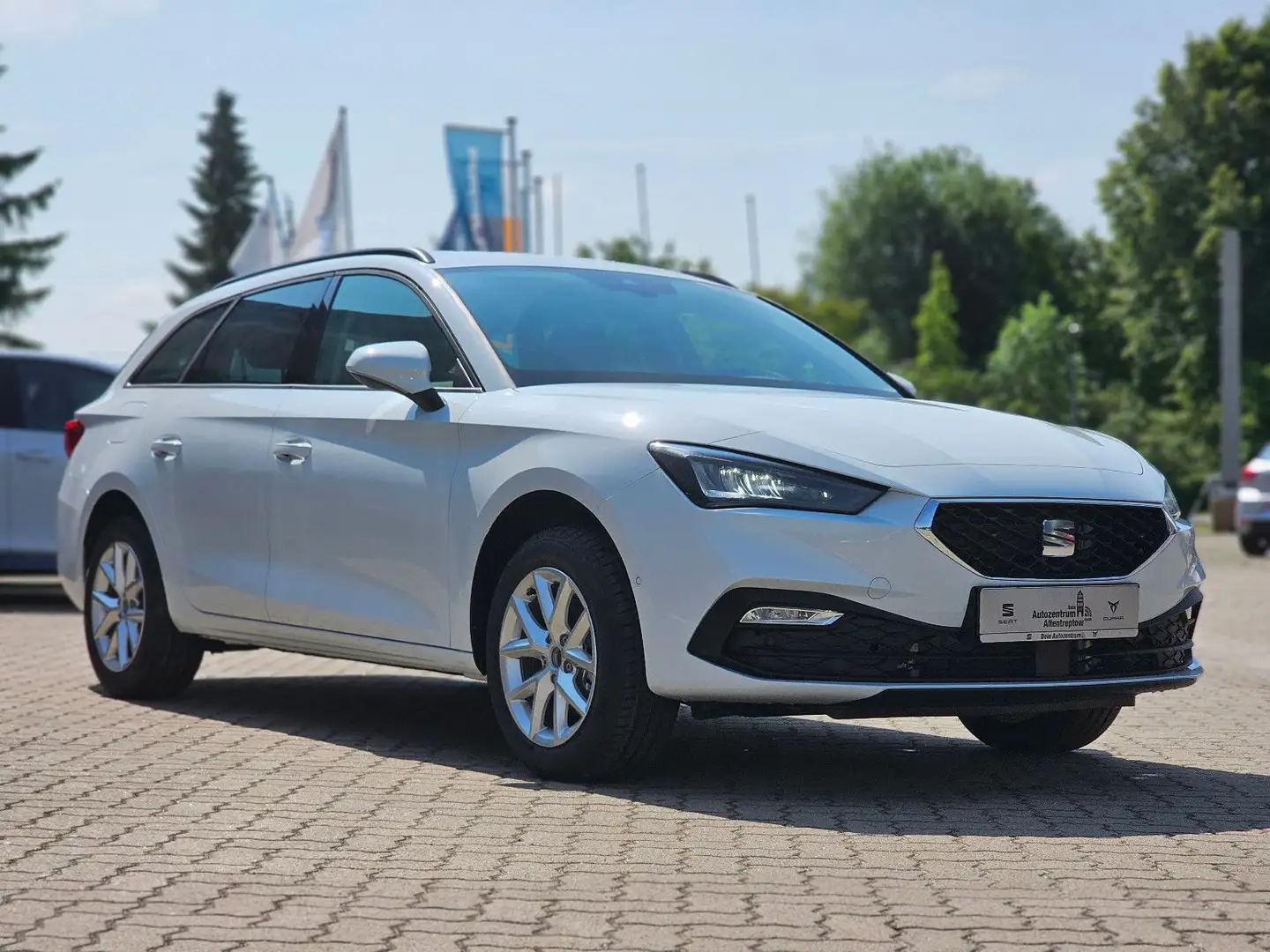 SEAT Leon ST 1.5 eTSI Style, AHK, NAVI, ACC Blanc - 2
