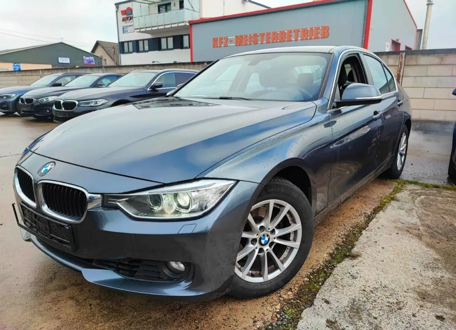 BMW 320 i Lim. F30 *BI-Xenon*PDC*MFL*Alufelgen Grigio - 2