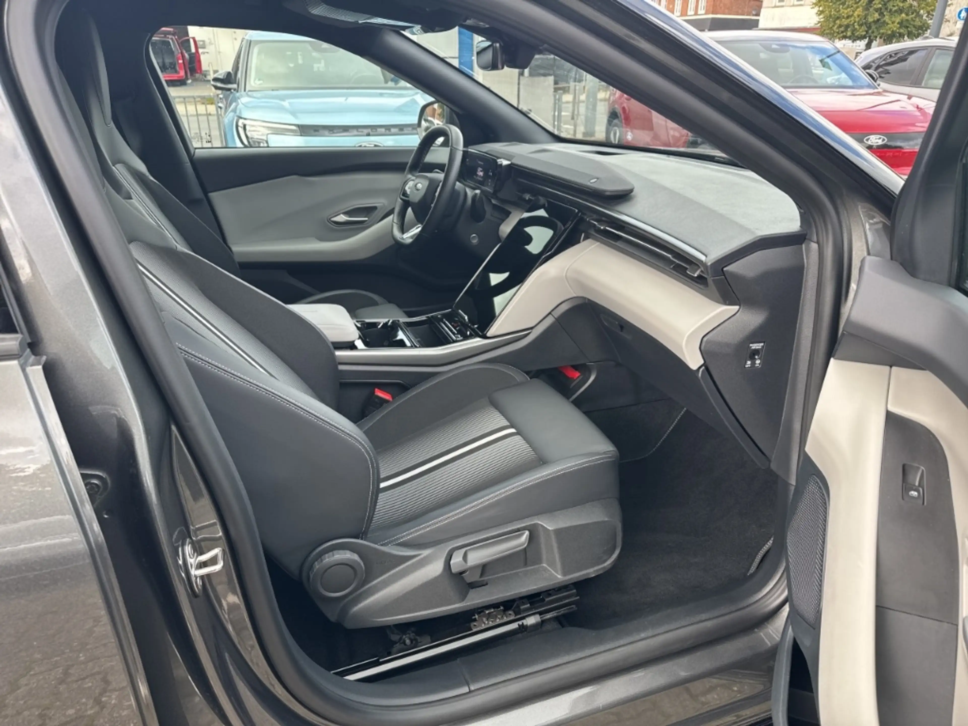 Ford Capri SELECT 77KW/H / 210 KW EXTENDET RWD RANGE NAVI / L — photo 12