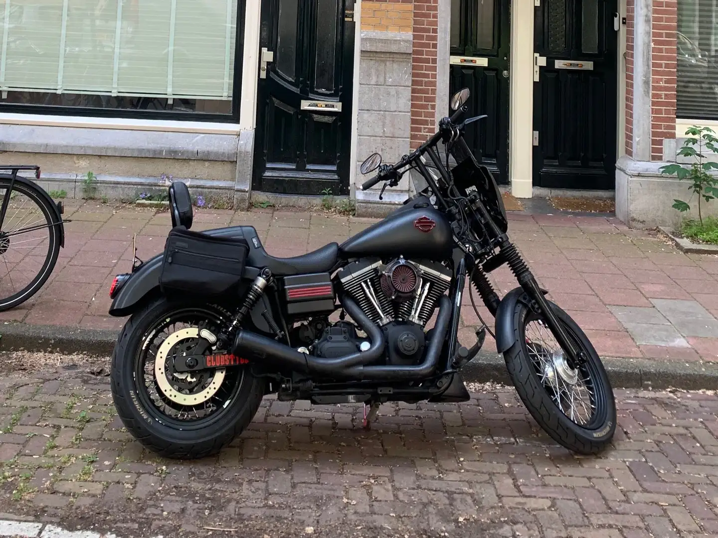 Harley-Davidson Dyna Fat Bob Zwart - 1